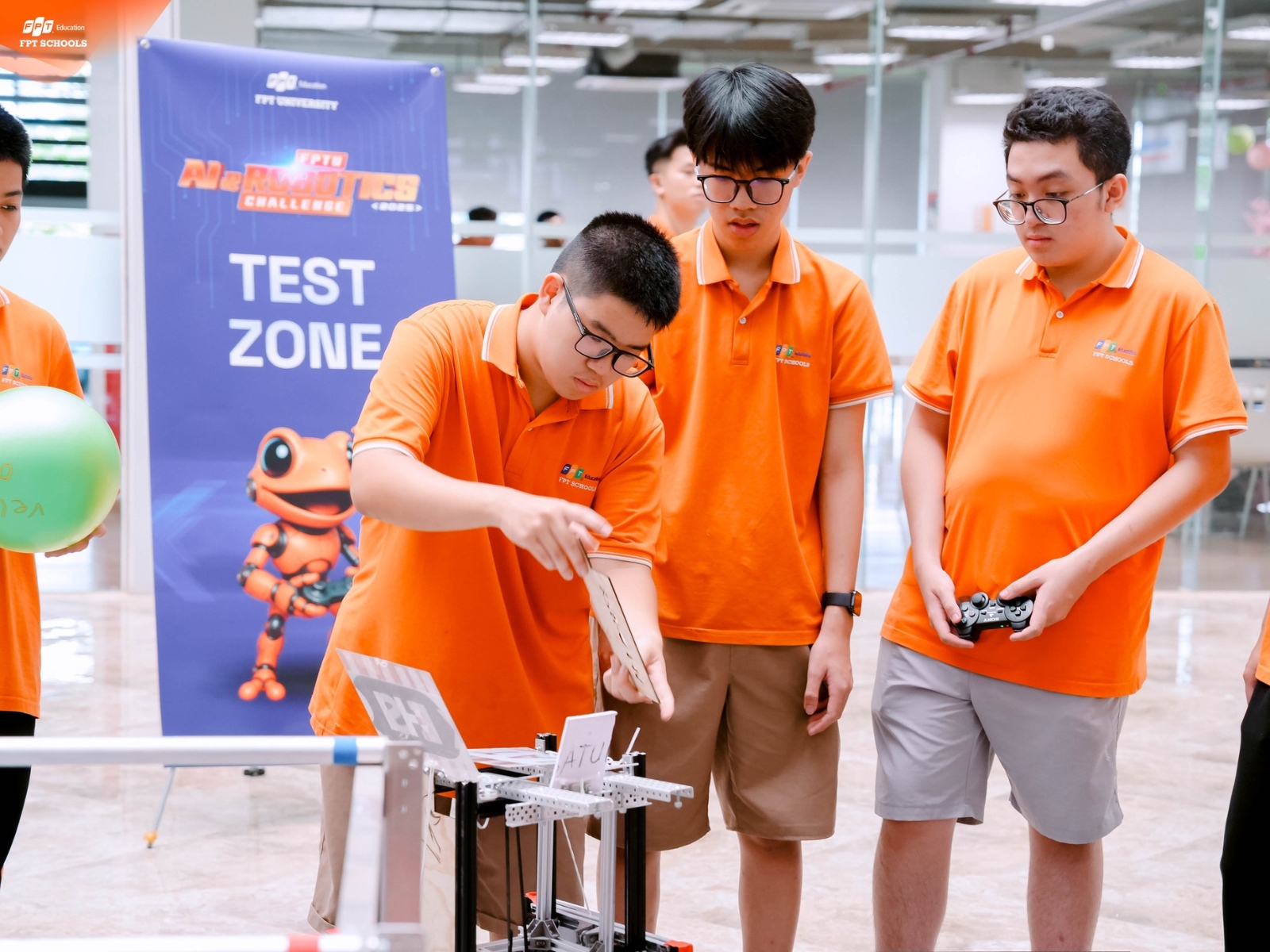 7 biểu hiện của nghiện game cảnh báo bạn đang lệ thuộc vào thế giới ảo - FPT Education 7 biểu hiện của nghiện game cần phải chú ý