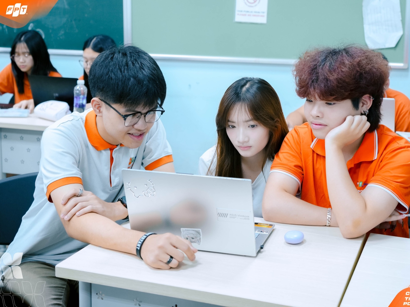 7 biểu hiện của nghiện game cảnh báo bạn đang lệ thuộc vào thế giới ảo - FPT Education Suy giảm sức khỏe thể chất