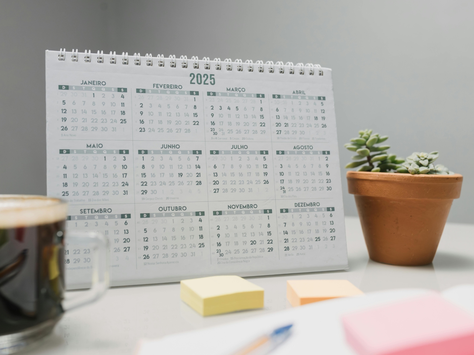 Lịch để bàn thiết kế riêng