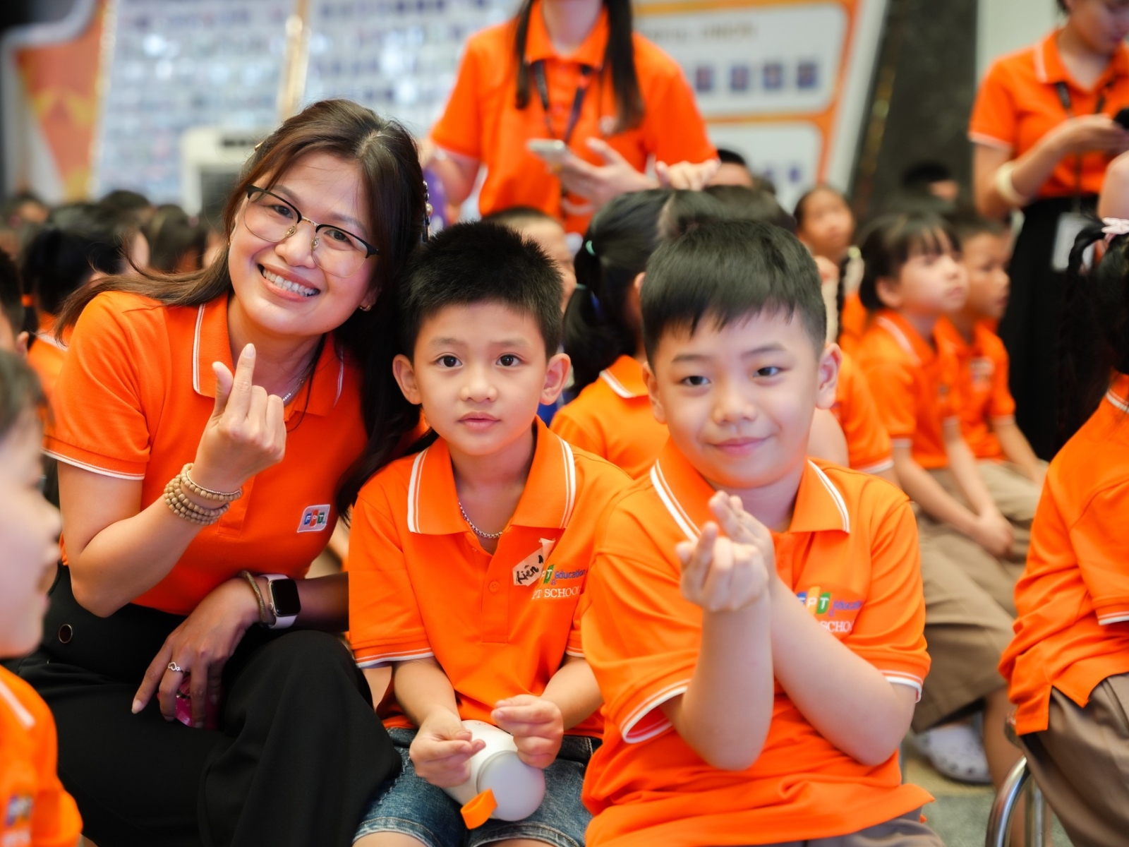 Làm gương cho con