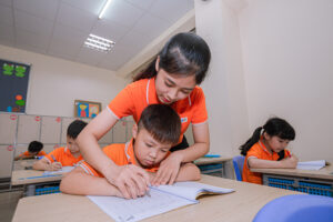 Cách Dạy Bé Học Chữ Chuẩn Bị Vào Lớp 1 Hiệu Quả Mà Bố Mẹ Không Thể Bỏ Qua