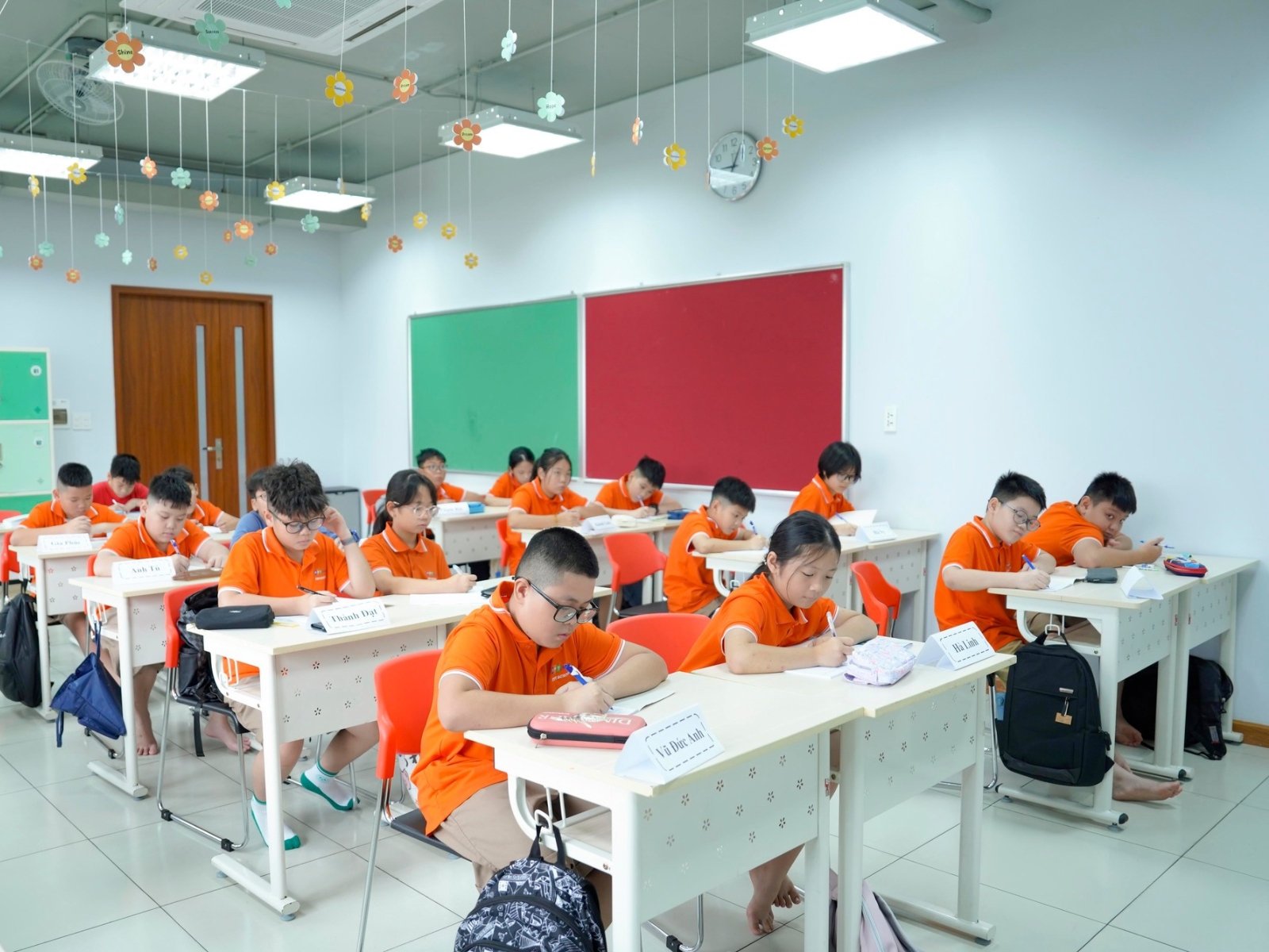 10 cách giúp con học giỏi toán lớp 1 đơn giản, dễ hiểu và nhớ lâu - FPT Education Chương trình toán lớp 1 gồm những gì?