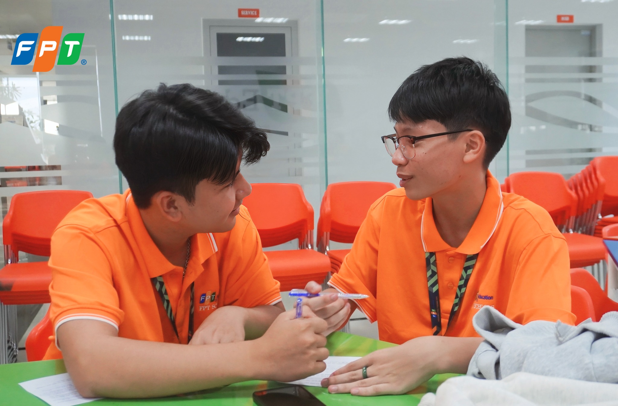 Cha mẹ làm thế nào khi trẻ không hòa đồng? - FPT Education Cha mẹ làm thế nào khi trẻ không hòa đồng?