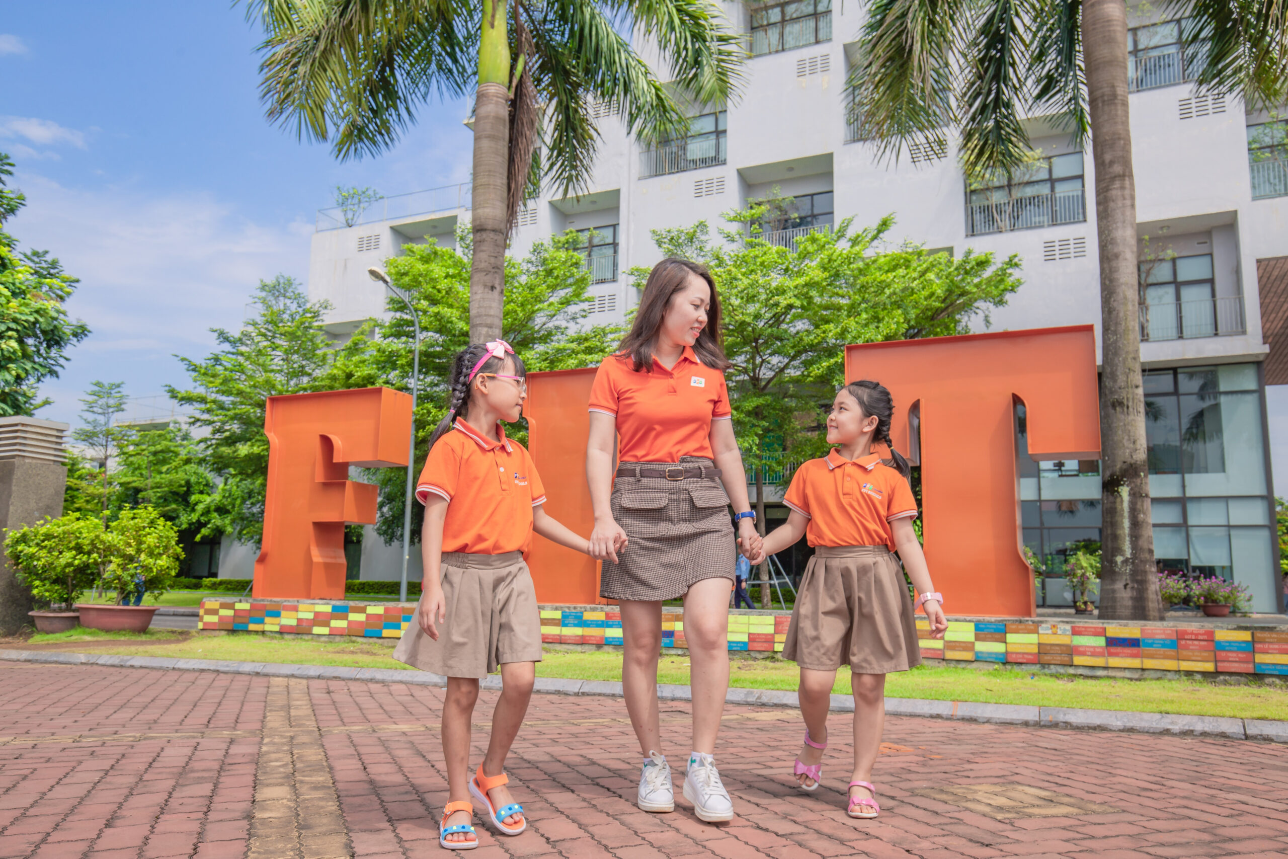 Cha mẹ làm thế nào khi trẻ không hòa đồng? - FPT Education Cha mẹ làm thế nào khi trẻ không hòa đồng?