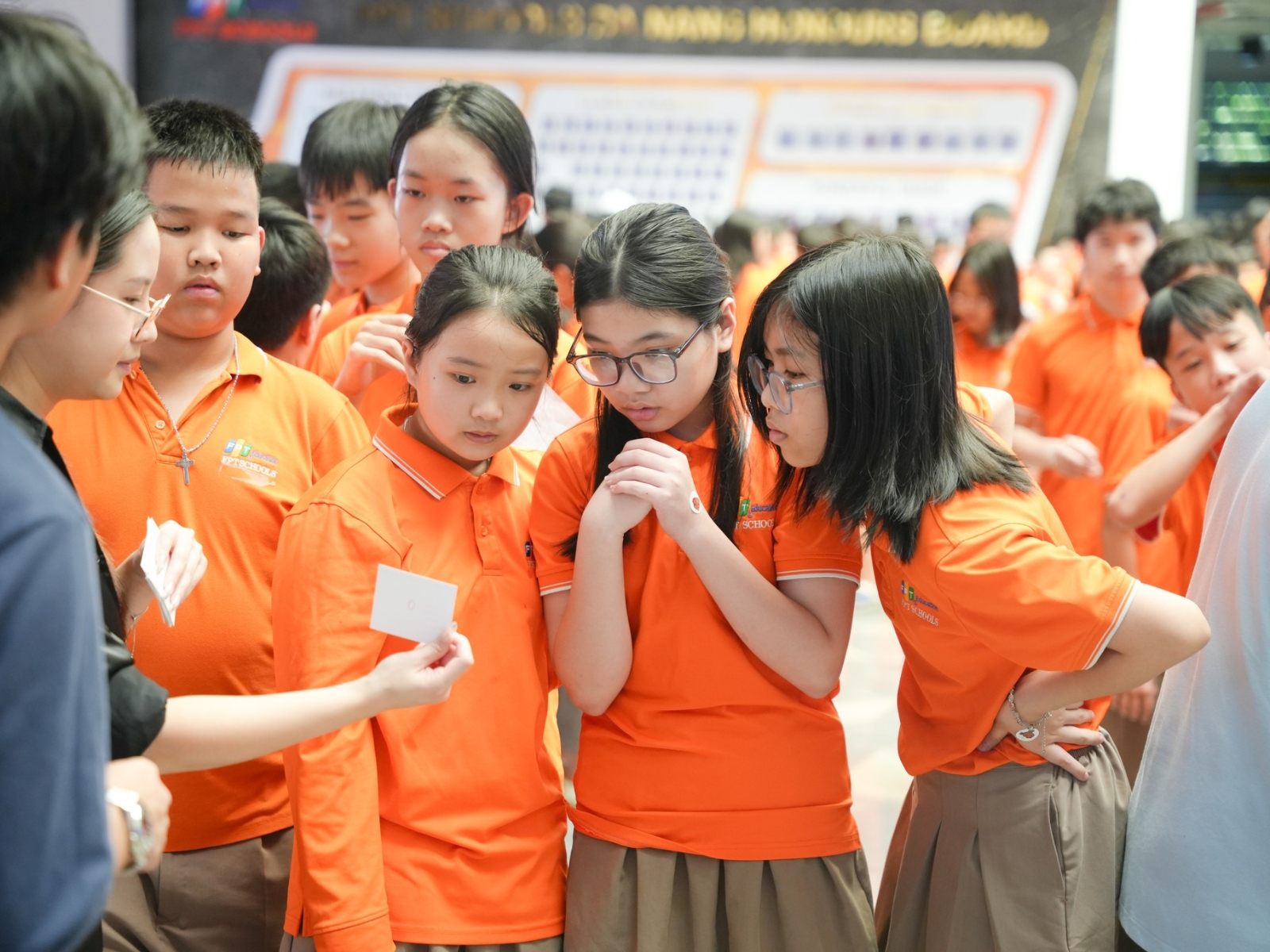 Chỉ số IQ là gì? Giải mã thang đo trí tuệ và ý nghĩa thật sự của IQ - FPT Education Chỉ số IQ chịu ảnh hưởng bởi yếu tố nào?