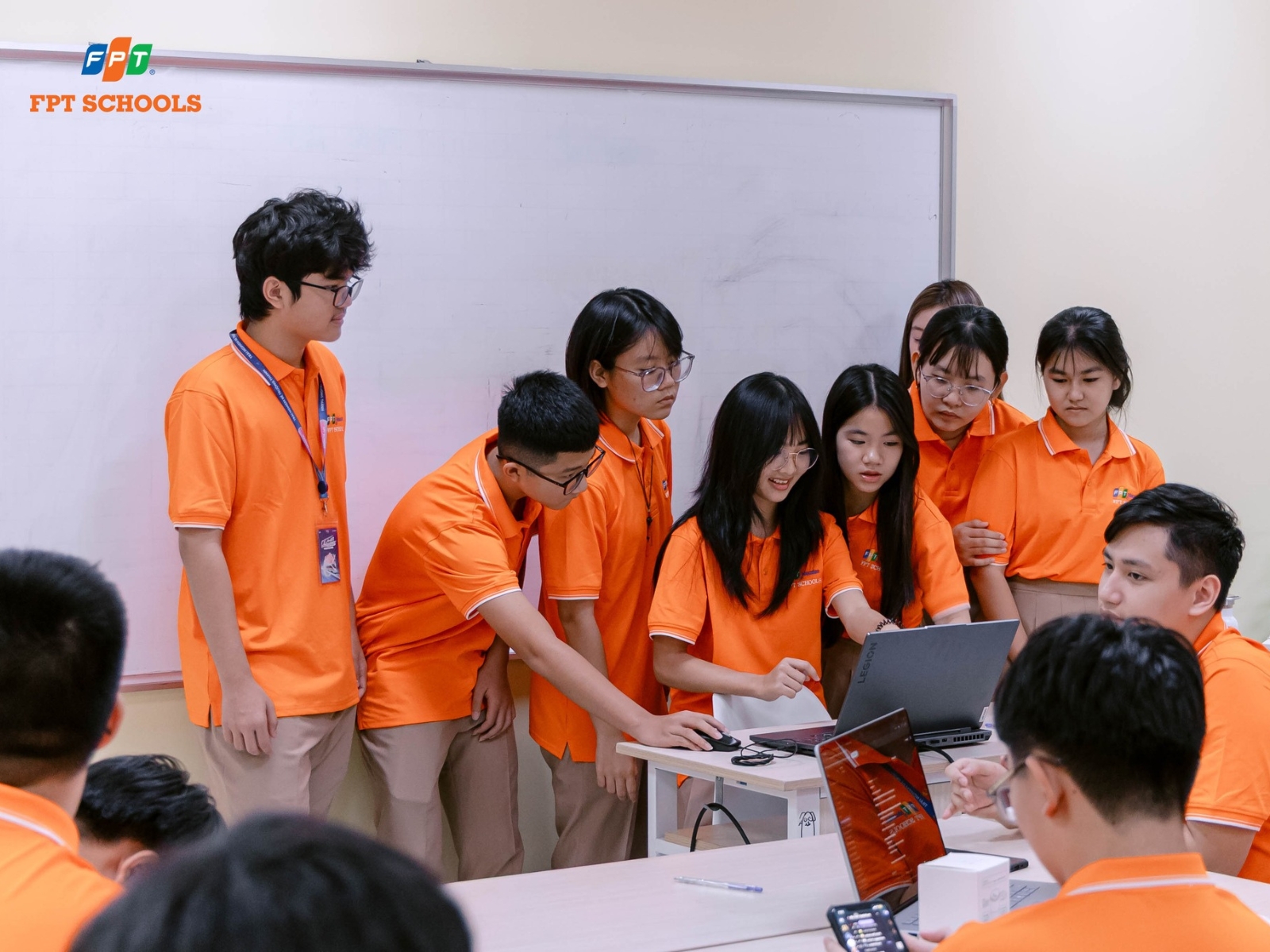 Có nên cho con học lớp tích hợp không? Phân tích rõ lợi ích và mức độ phù hợp từng cấp học - FPT Education Lớp tích hợp là gì?