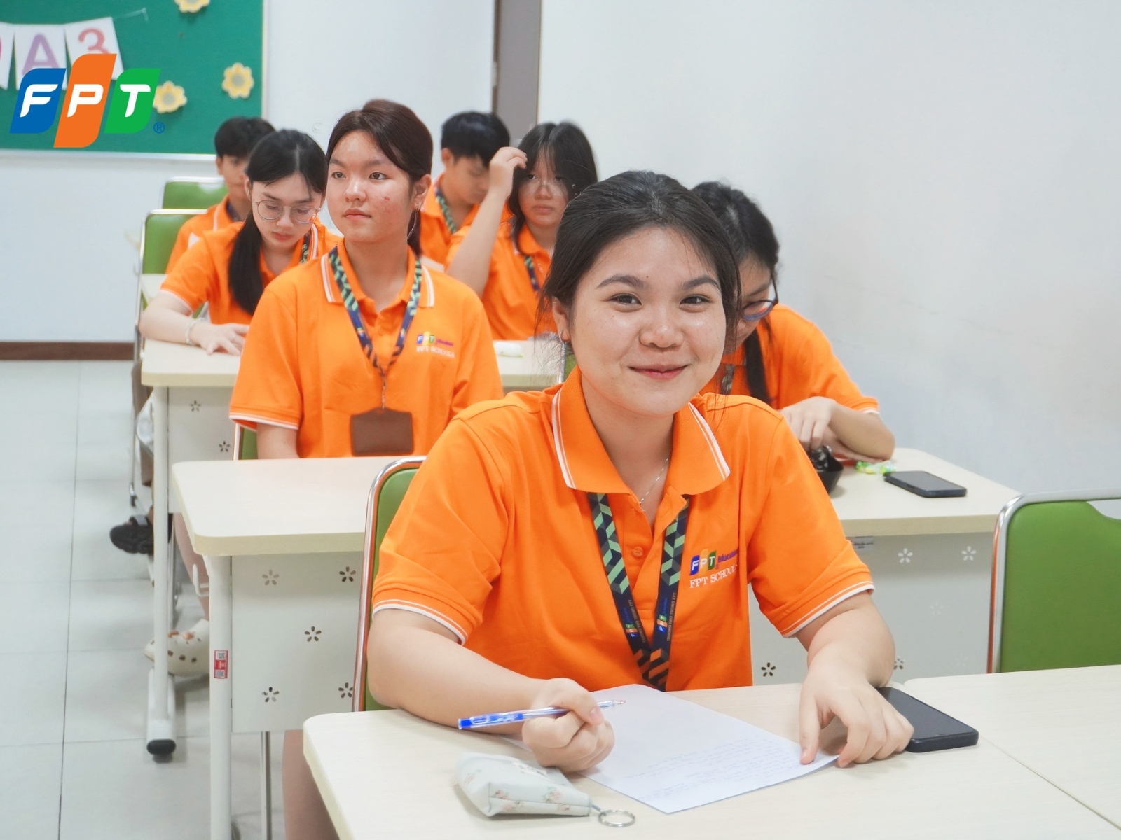 Có nên cho con học lớp tích hợp không? Phân tích rõ lợi ích và mức độ phù hợp từng cấp học - FPT Education Học sinh có định hướng học tiếng Anh bài bản