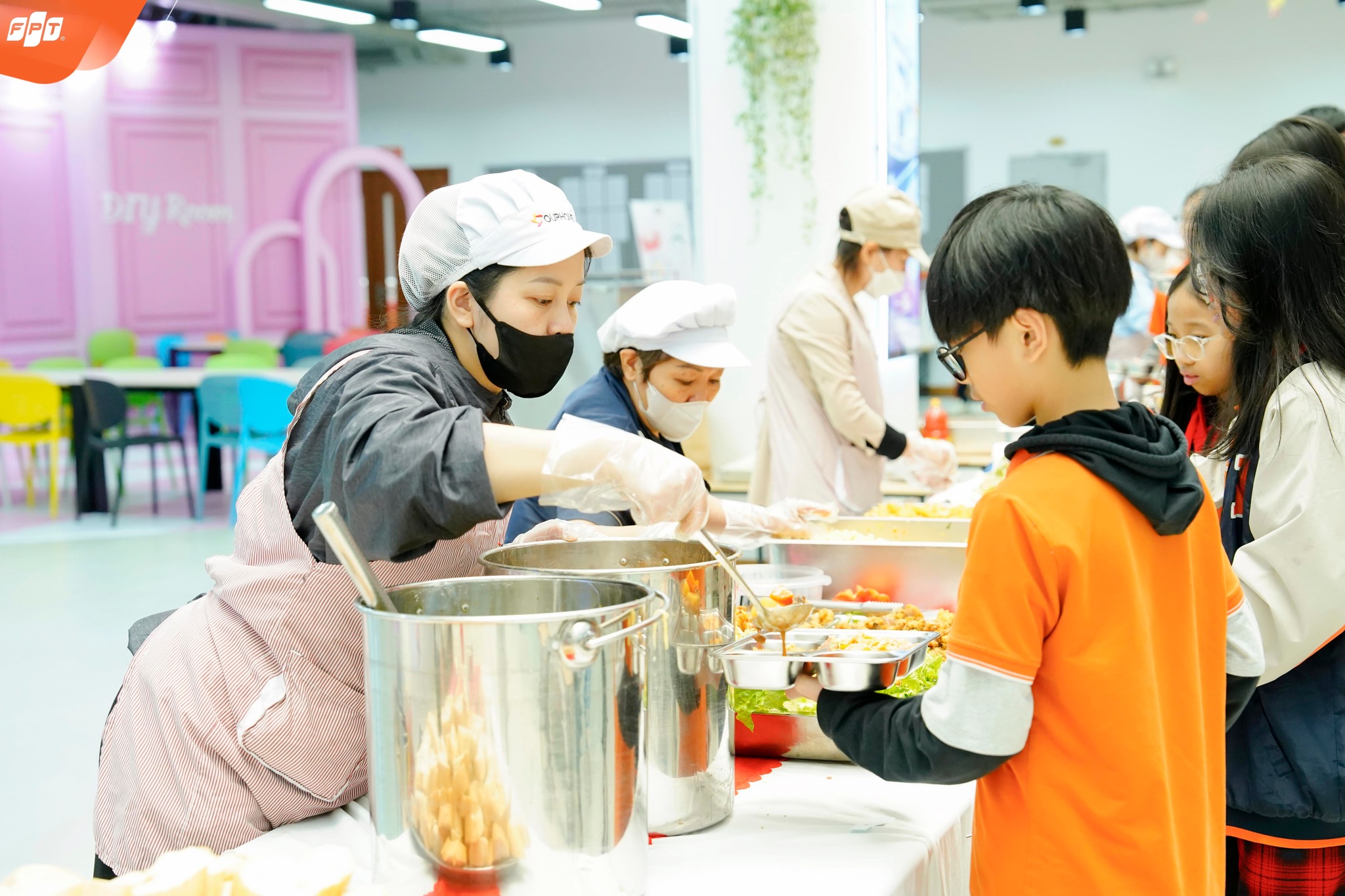 Con Ăn Bán Trú Có Đủ Dinh Dưỡng? Bố Mẹ Cần Hiểu Gì Về Suất Ăn Ở Trường - FPT Education Con Ăn Bán Trú Có Đủ Dinh Dưỡng? Bố Mẹ Cần Hiểu Gì Về Suất Ăn Ở Trường