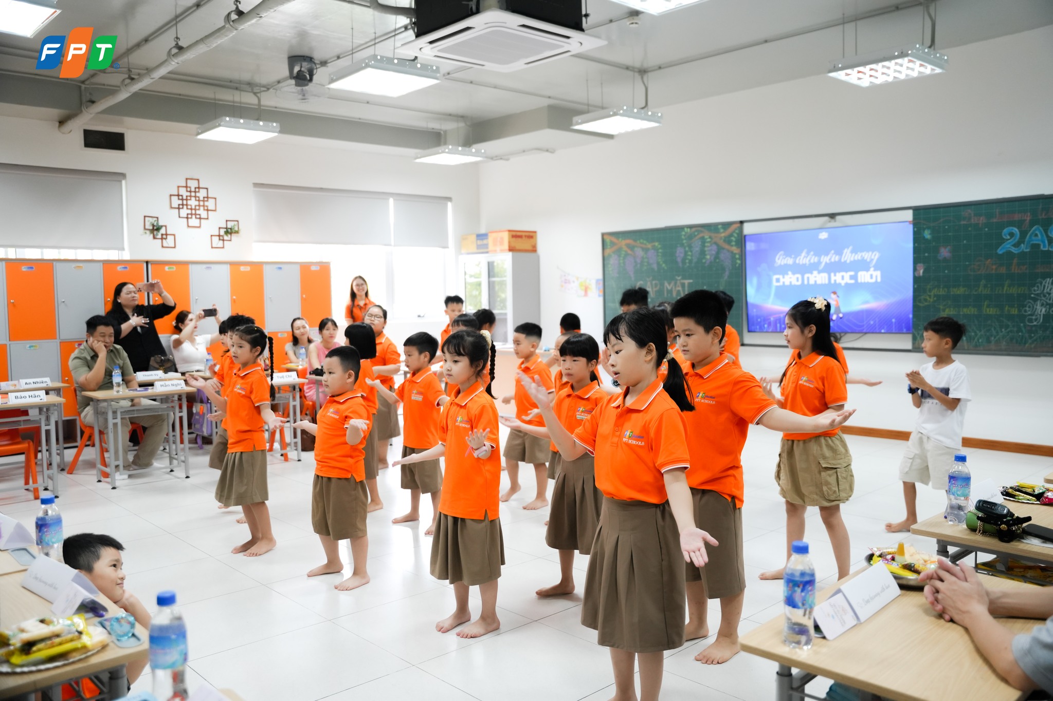 Dấu hiệu trẻ tăng động và cách nhận biết sớm cho phụ huynh - FPT Education Dấu hiệu trẻ tăng động và cách nhận biết sớm cho phụ huynh