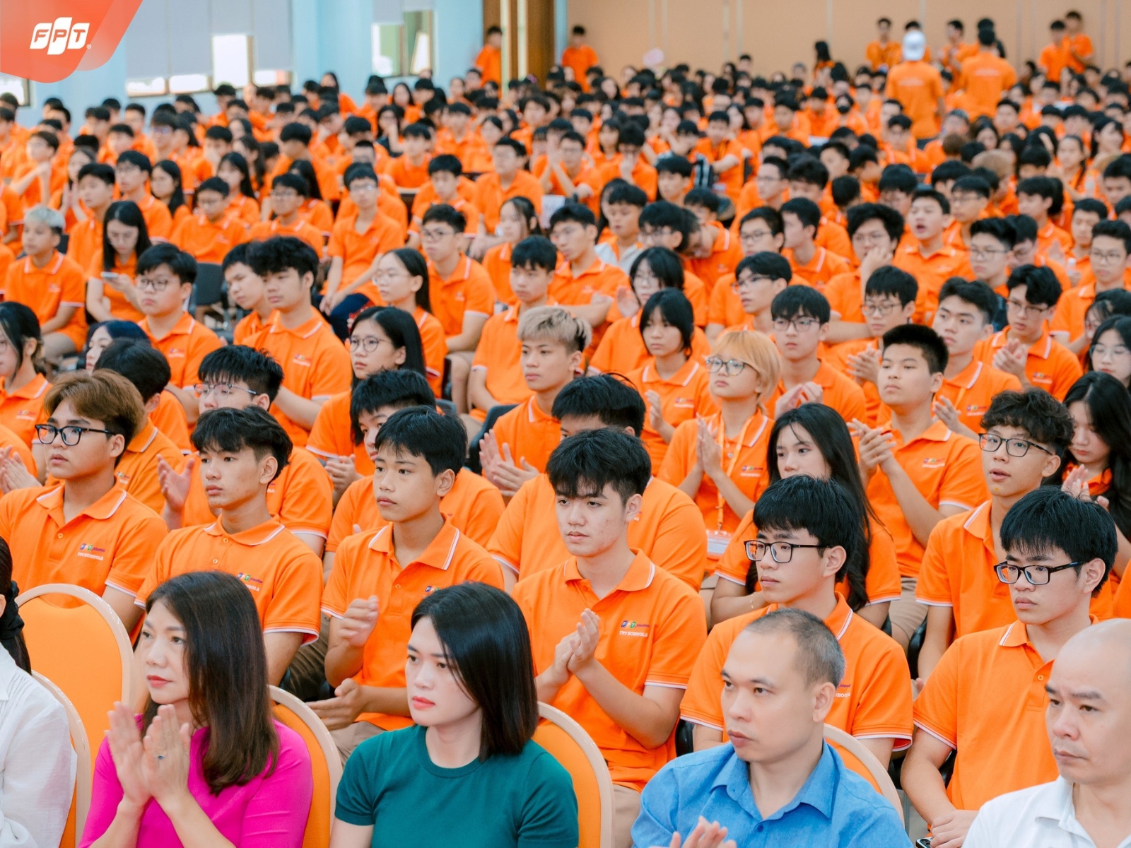 Đức tính tốt là gì? Hành trang quan trọng giúp trẻ phát triển nhân cách từ sớm - FPT Education Người lớn làm gương trước