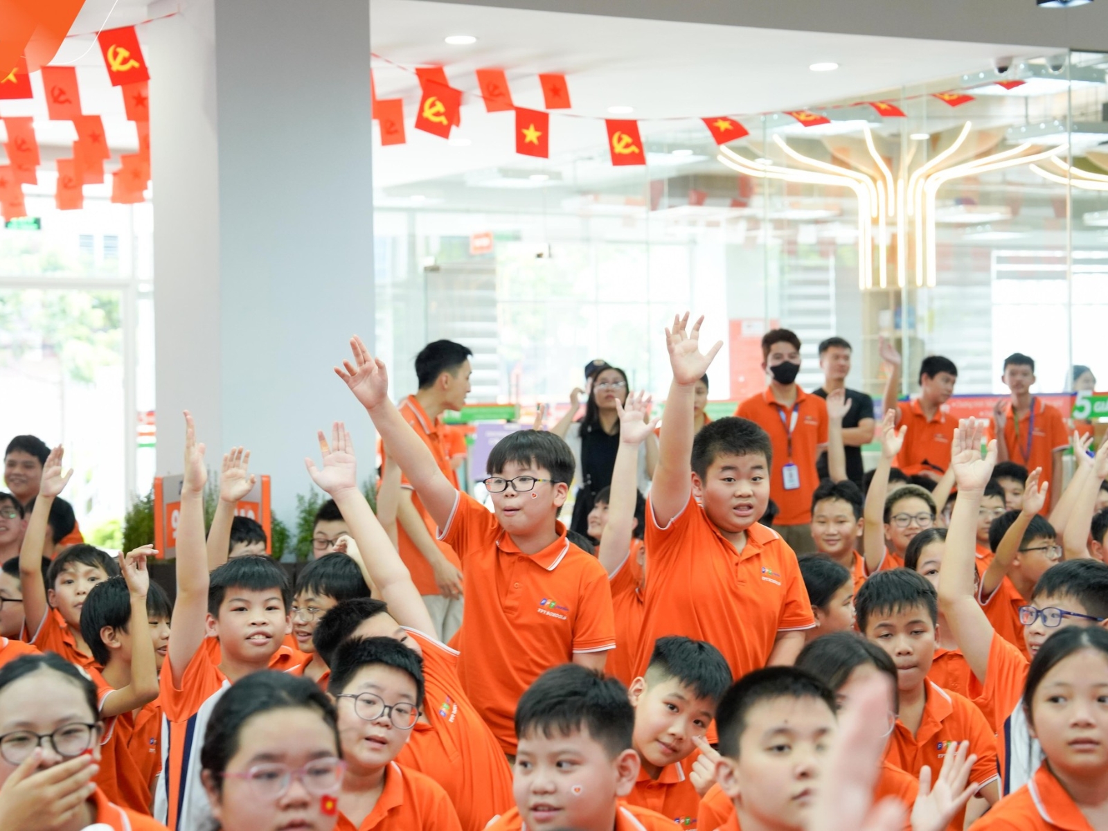 Khoan dung là gì? Hiểu đúng để nuôi dạy trẻ biết tôn trọng và yêu thương - FPT Education Biểu hiện của một đứa trẻ có lòng khoan dung là gì?