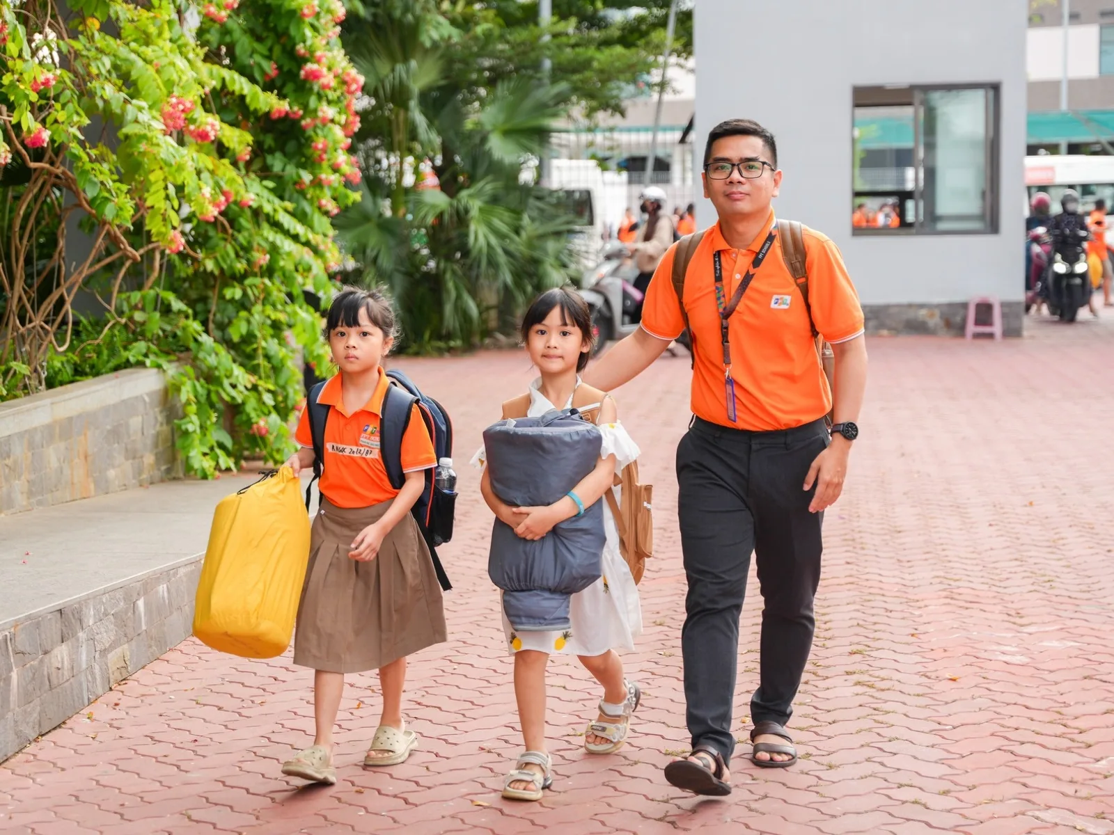 Kỷ luật là gì? Bí quyết vàng làm chủ bản thân và thành công bền vững - FPT Education Theo dõi và đánh giá tiến bộ thường xuyên