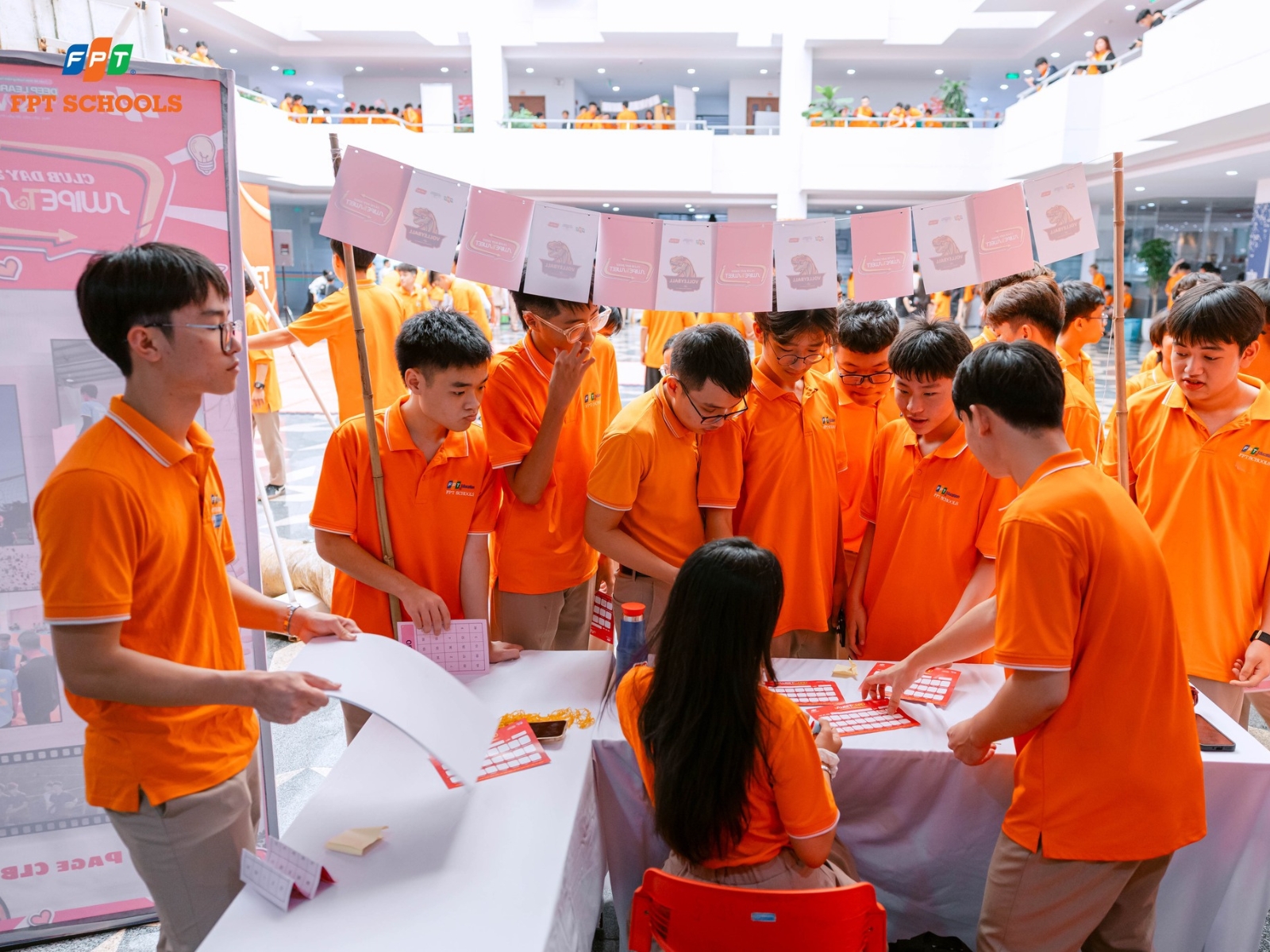 Tổng hợp 10 lợi ích của trại hè dành cho trẻ nhât định ba mẹ phải biết - FPT Education Tăng khả năng ngôn ngữ (đặc biệt ở trại hè tiếng Anh)