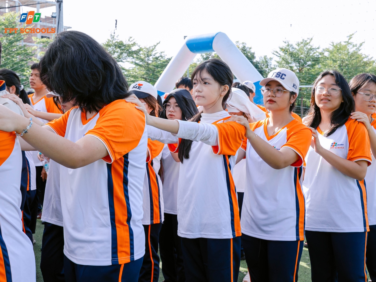 Bật mí 9 lợi ích của việc tham gia câu lạc bộ dành cho học sinh - sinh viên - FPT Education Câu lạc bộ thể thao là nơi học sinh – sinh viên cùng luyện tập và thi đấu các môn mình yêu thích