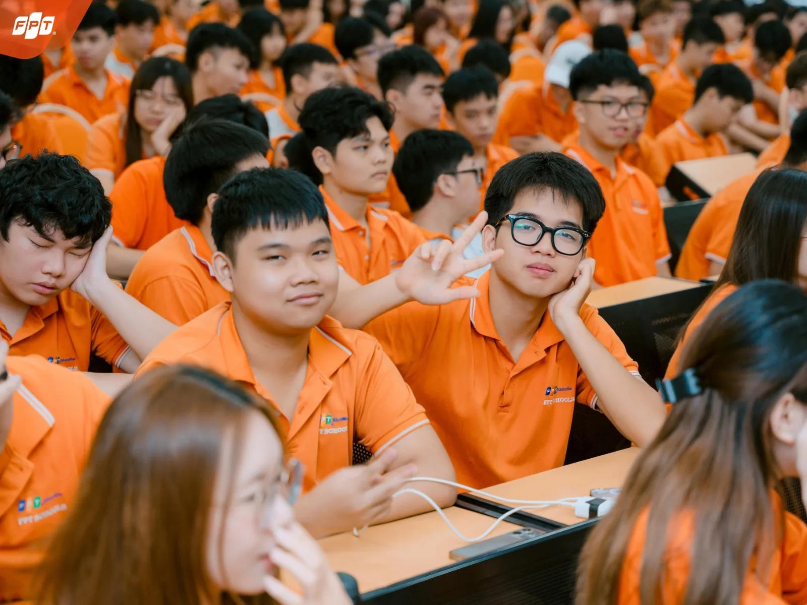 Mất Bình Tĩnh Là Gì? 8 Cách Giúp Bạn Kiểm Soát Cảm Xúc Hiệu Quả - FPT Education Mất Bình Tĩnh Là Gì? 8 Cách Giúp Bạn Kiểm Soát Cảm Xúc Hiệu Quả