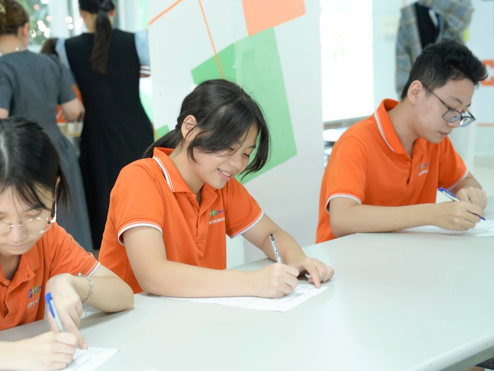 Nên cho con học thêm những môn gì? Học khi nào?