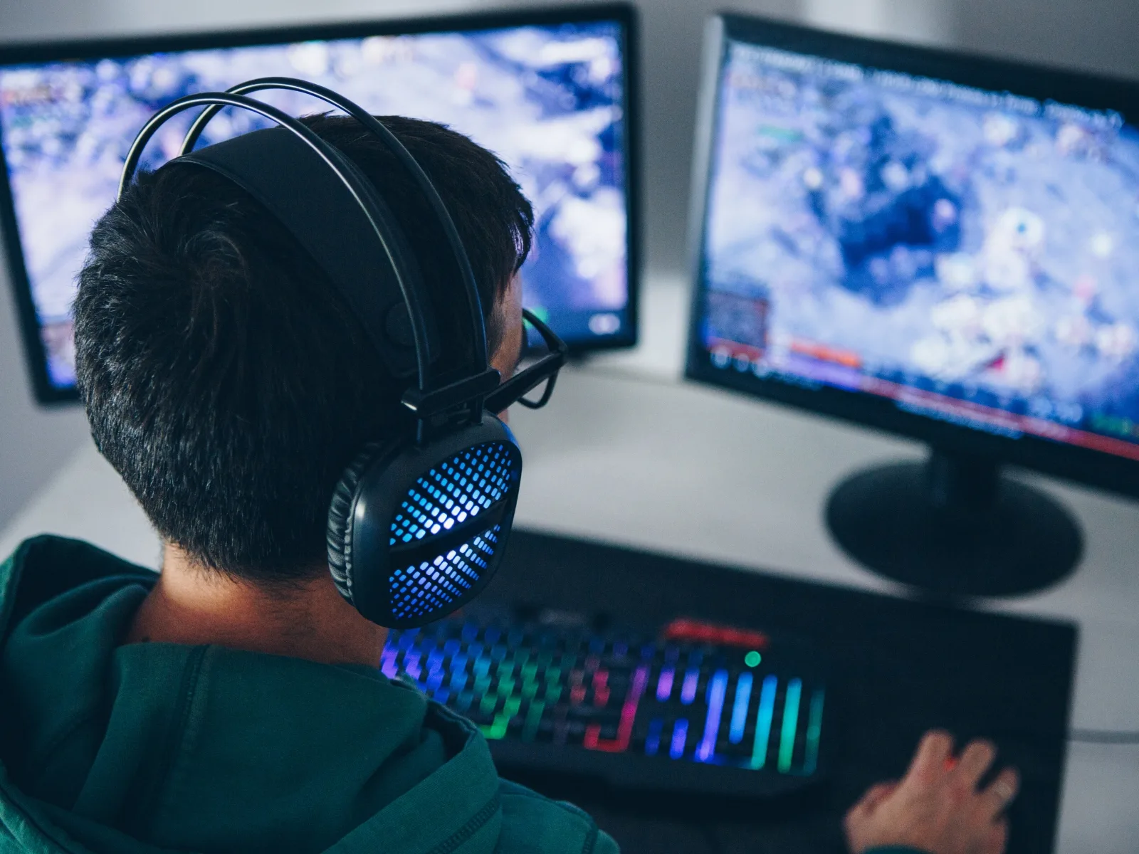 Nghiện game là gì? Dấu hiệu, nguyên nhân và cách khắc phục hiệu quả | FPT Schools