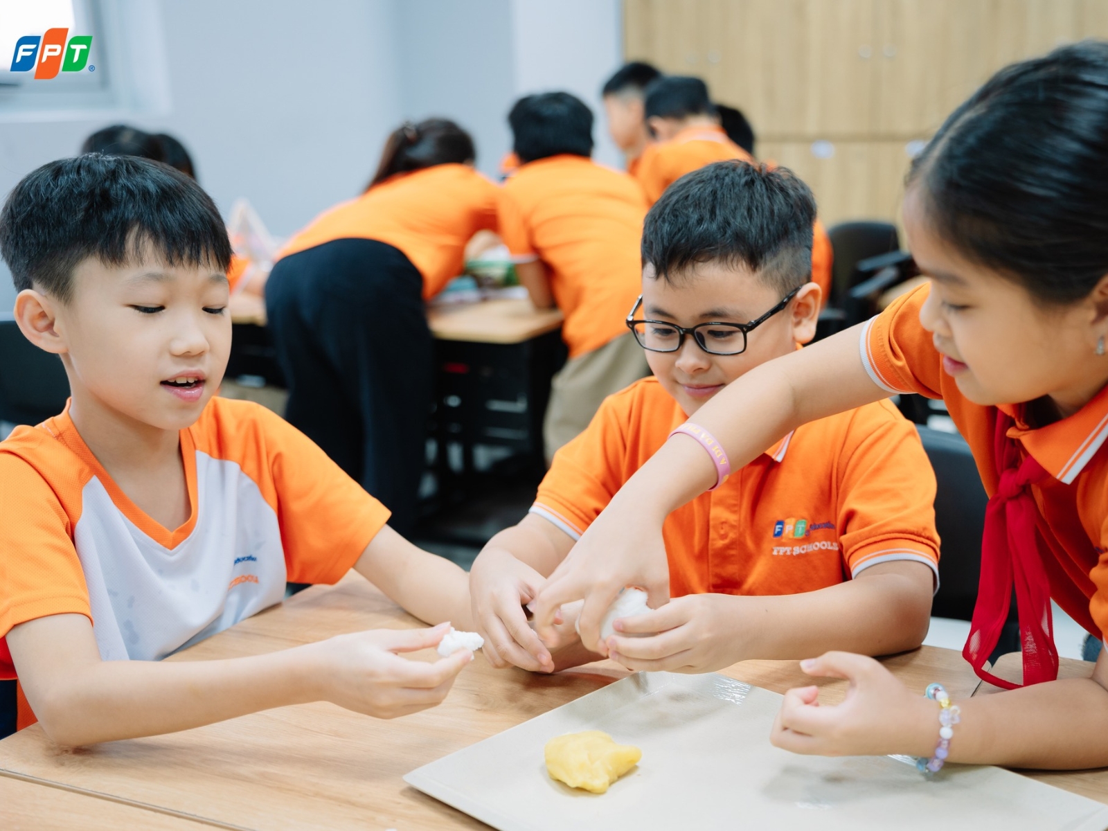 So sánh phương pháp Steiner với Montessori