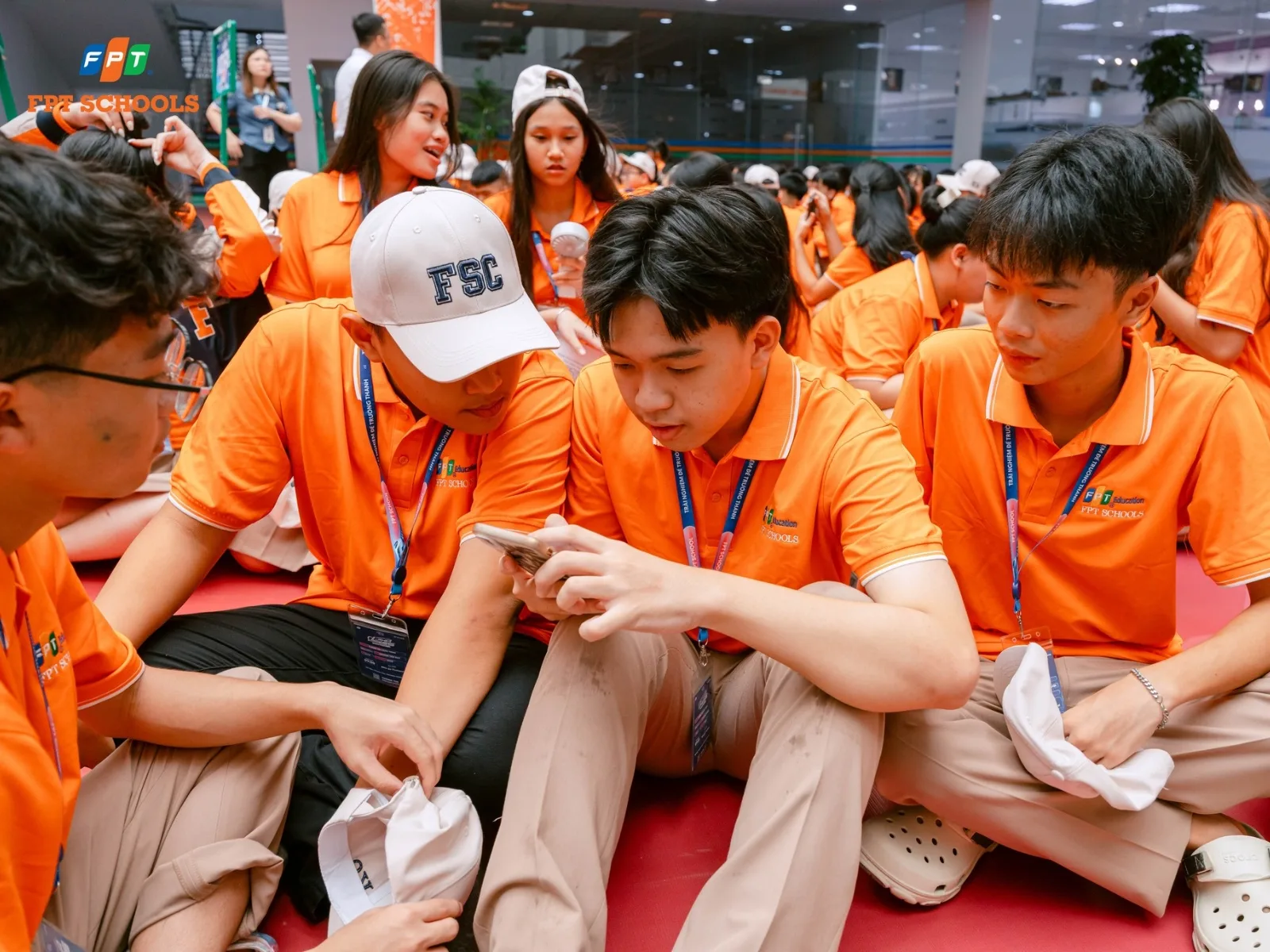 Sống có trách nhiệm là gì? Cách rèn luyện mỗi ngày - FPT Education Nuôi dưỡng lòng nhân ái và tinh thần sẻ chia