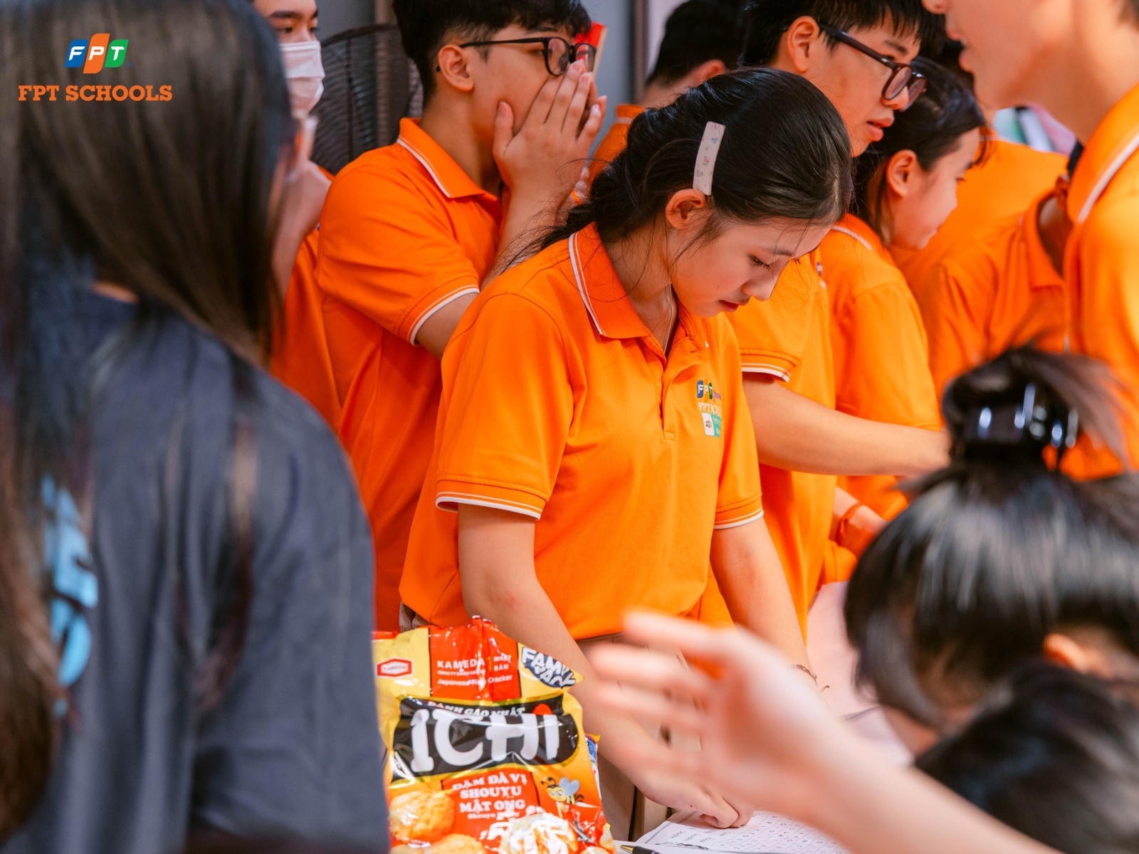 Sự khác nhau IQ và EQ qua góc nhìn trí tuệ và cảm xúc - FPT Education Sự khác nhau IQ và EQ là gì?