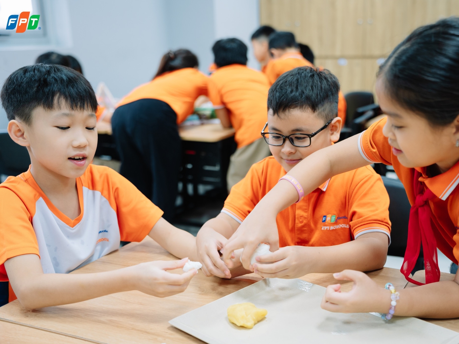 Sự khác nhau IQ và EQ qua góc nhìn trí tuệ và cảm xúc - FPT Education Cách kiểm tra chỉ số EQ