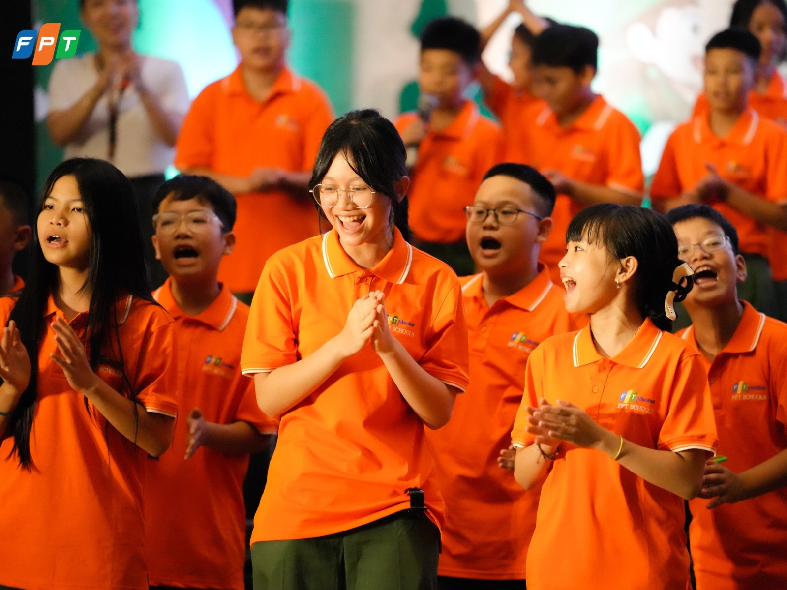 Tôn trọng người khác là gì? Nền tảng giúp trẻ hình thành nhân cách và ứng xử văn minh - FPT Education Giúp trẻ hòa đồng, dễ kết bạn, ít xung đột