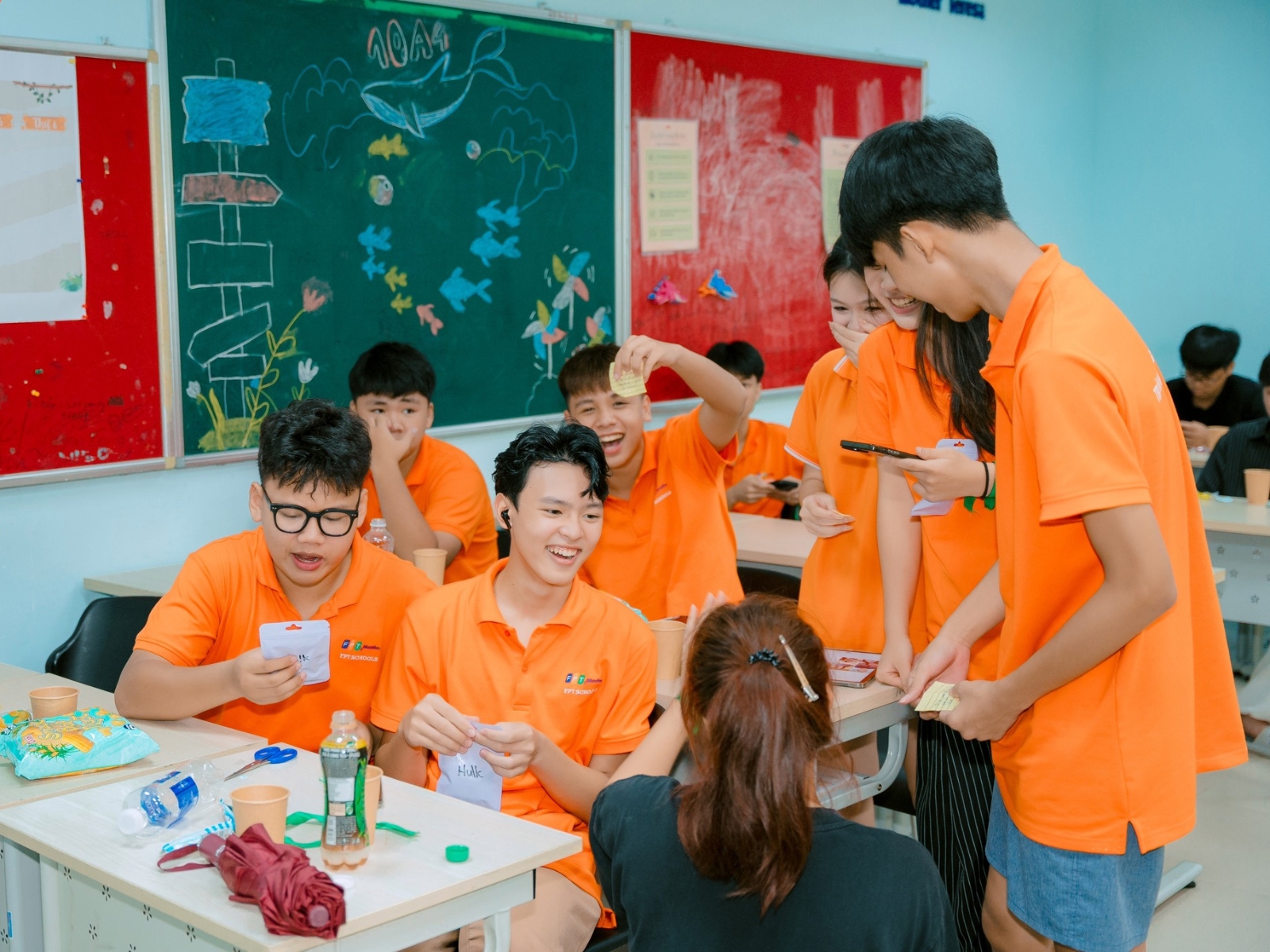 Tự lập là gì? 10 cách cha mẹ dạy con tính tự lập ngay từ nhỏ - FPT Education Khuyến khích con tự chăm sóc bản thân