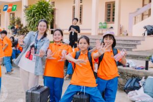 Tự lập là gì? 10 cách cha mẹ dạy con tính tự lập ngay từ nhỏ | FPT Schools