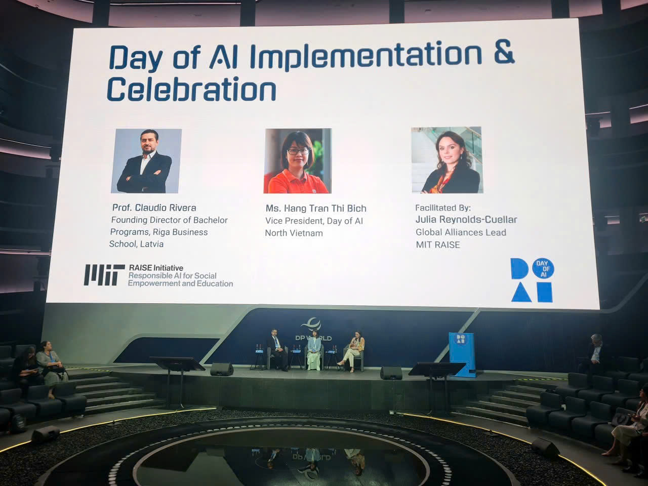 Day of AI Vietnam - Mô hình tiêu biểu toàn cầu về lan toả AI có trách nhiệm - FPT Education Day of AI Vietnam - Mô hình tiêu biểu toàn cầu về lan toả AI có trách nhiệm | FPT Schools