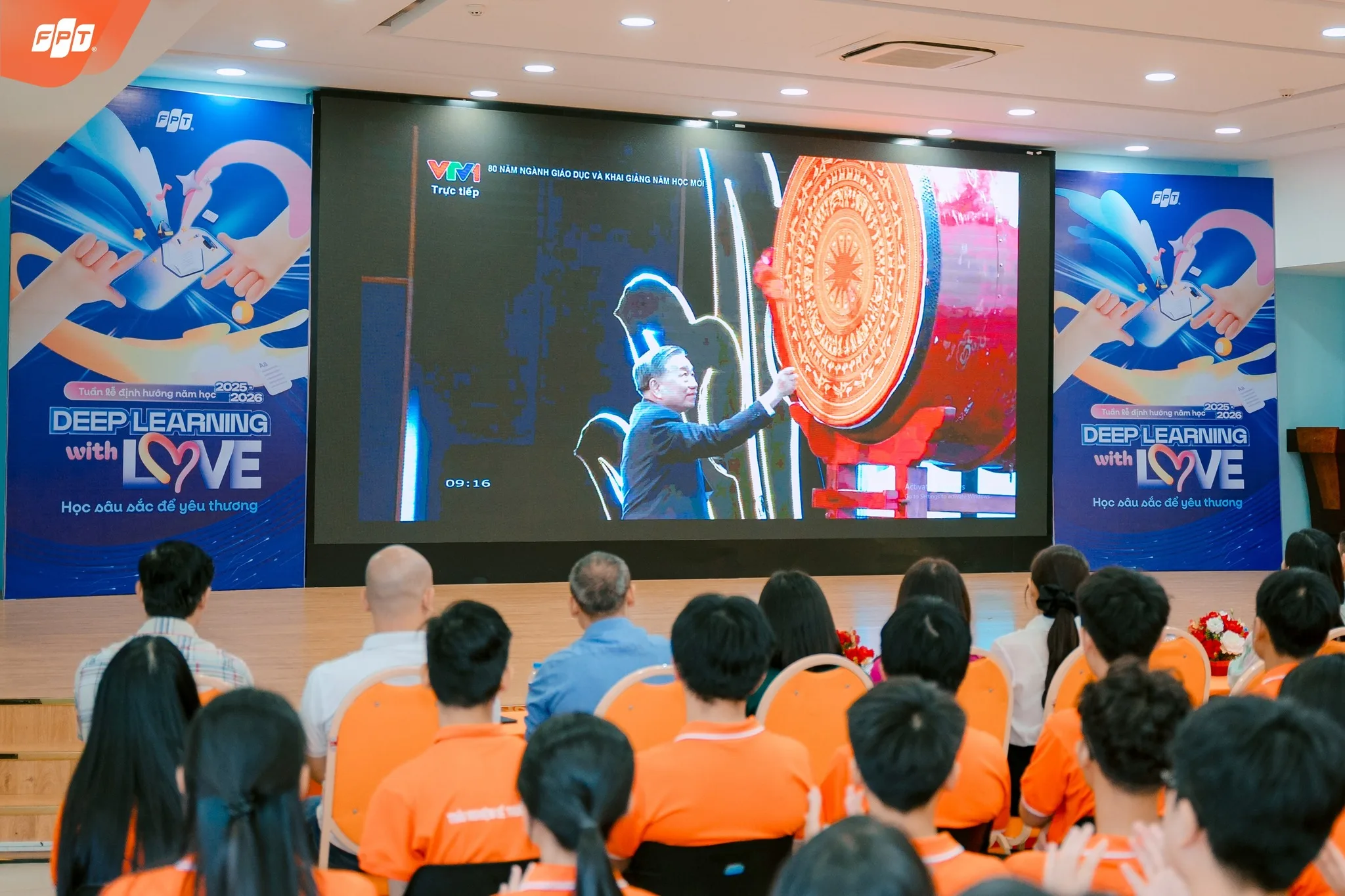 Hướng dẫn 7 cách dạy con tuổi dậy thì mà cha mẹ cần biết - FPT Education cách dạy con tuổi dậy thì