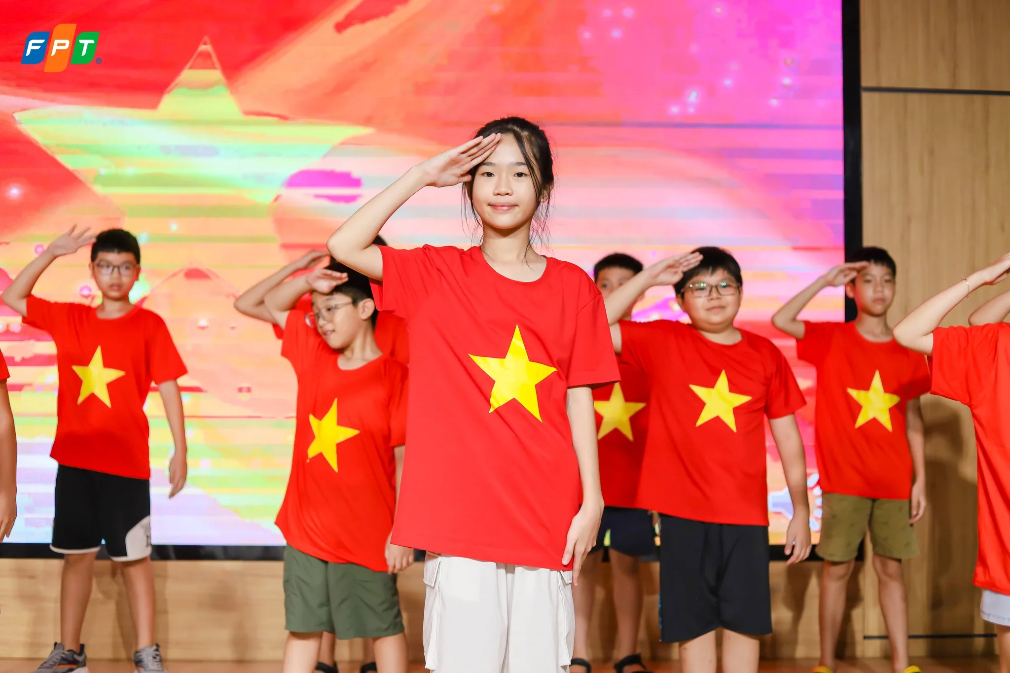 Hướng dẫn 7 cách dạy con tuổi dậy thì mà cha mẹ cần biết - FPT Education cách dạy con tuổi dậy thì