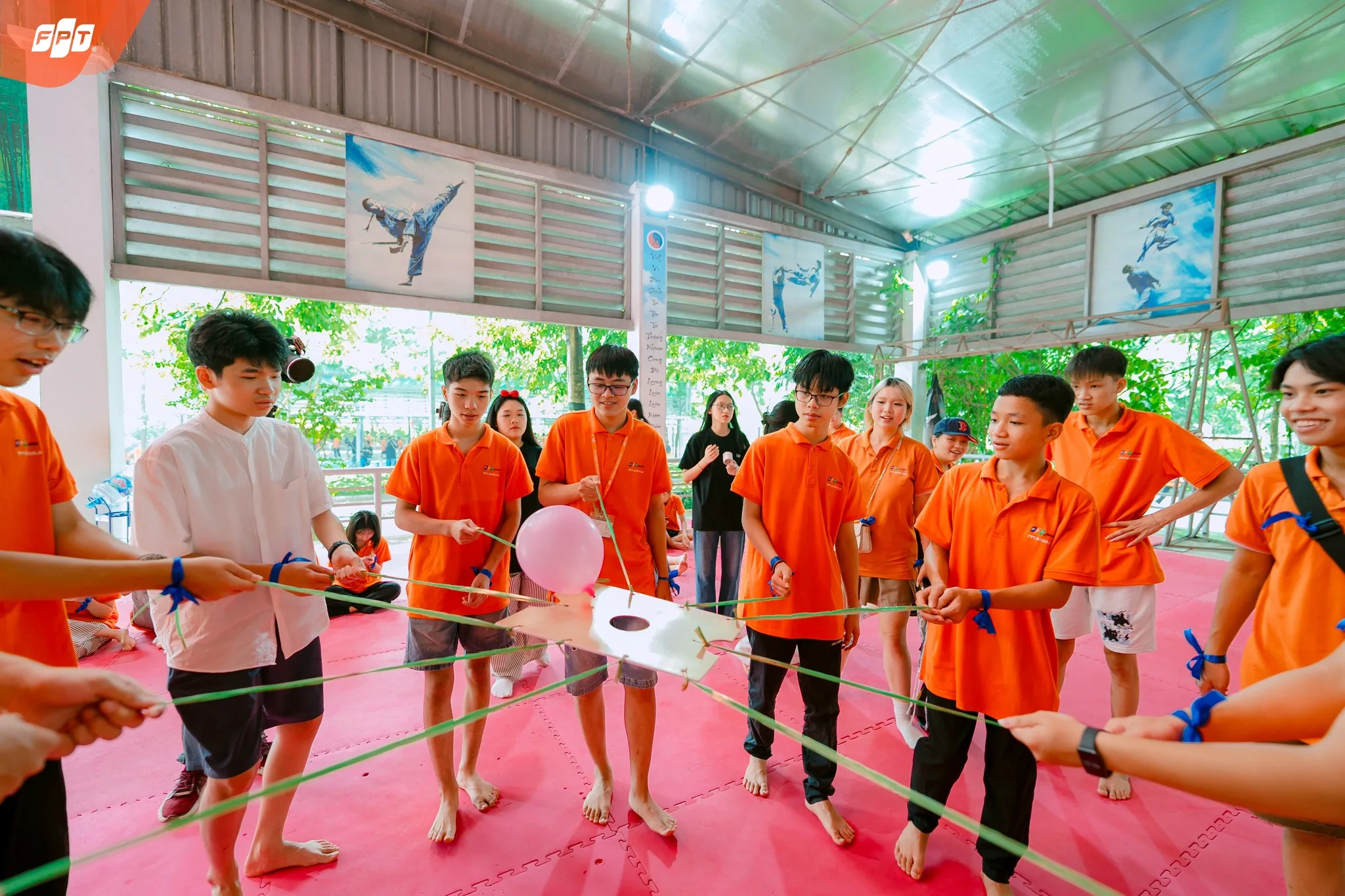 Hướng dẫn 7 cách dạy con tuổi dậy thì mà cha mẹ cần biết - FPT Education cách dạy con tuổi dậy thì