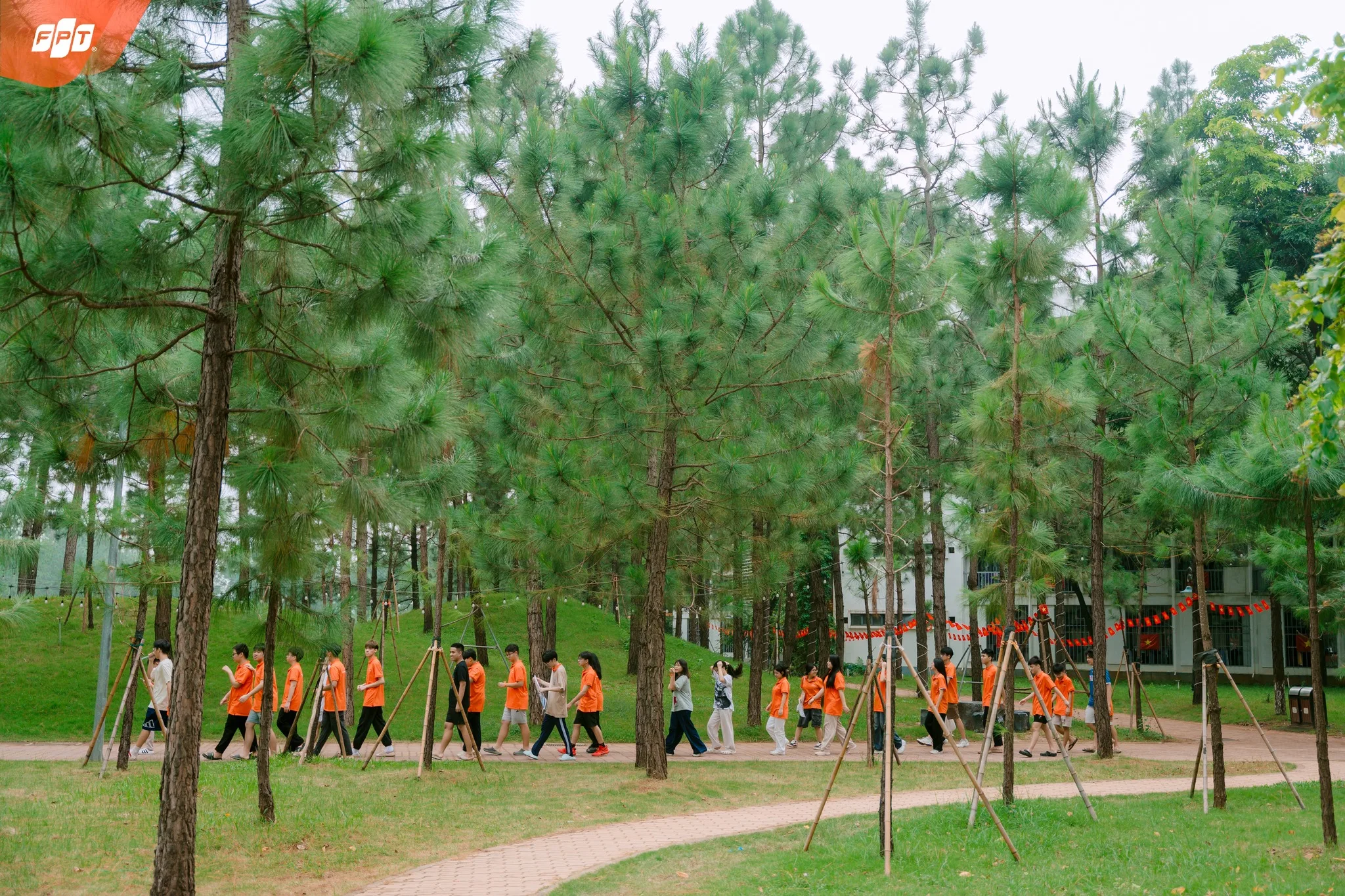 Hướng dẫn 7 cách dạy con tuổi dậy thì mà cha mẹ cần biết - FPT Education cách dạy con tuổi dậy thì