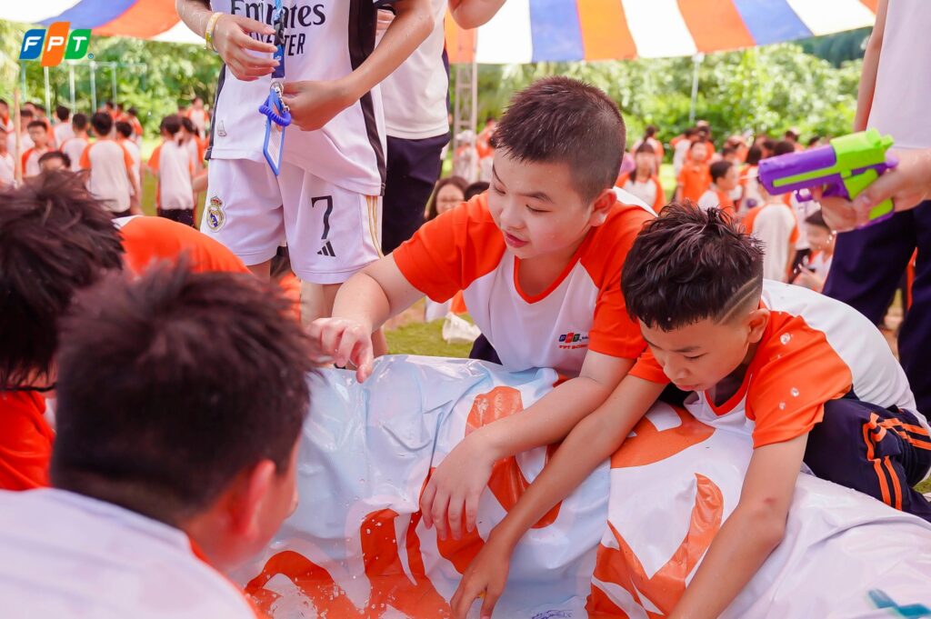 7 Cách dạy con kiên trì và không bỏ cuộc ba mẹ cần biết - FPT Education Ghi nhận cố gắng của trẻ