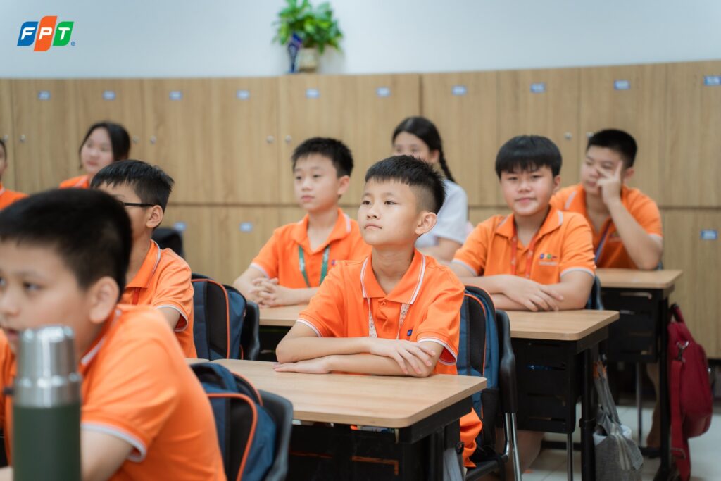 Kết hợp lời khen với lời hướng dẫn hoặc gợi ý cải thiện