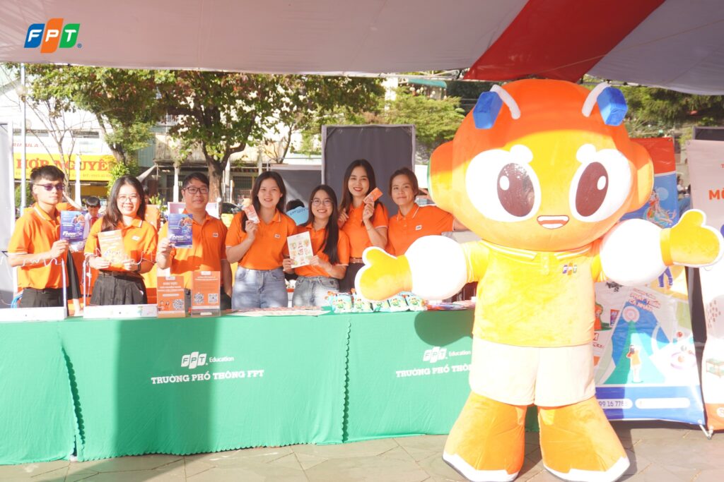 Linh vật Kiến sáng FSchools