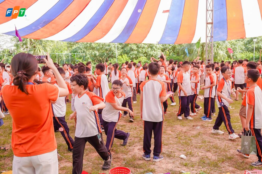 7 Cách dạy con kiên trì và không bỏ cuộc ba mẹ cần biết - FPT Education Thường xuyên đánh giá tiến trình và điều chỉnh phương pháp dạy