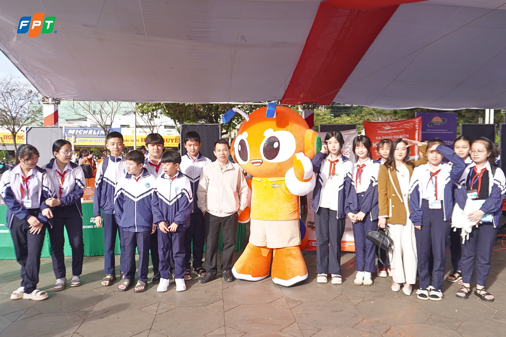 Trải Nghiệm Robot và STEM