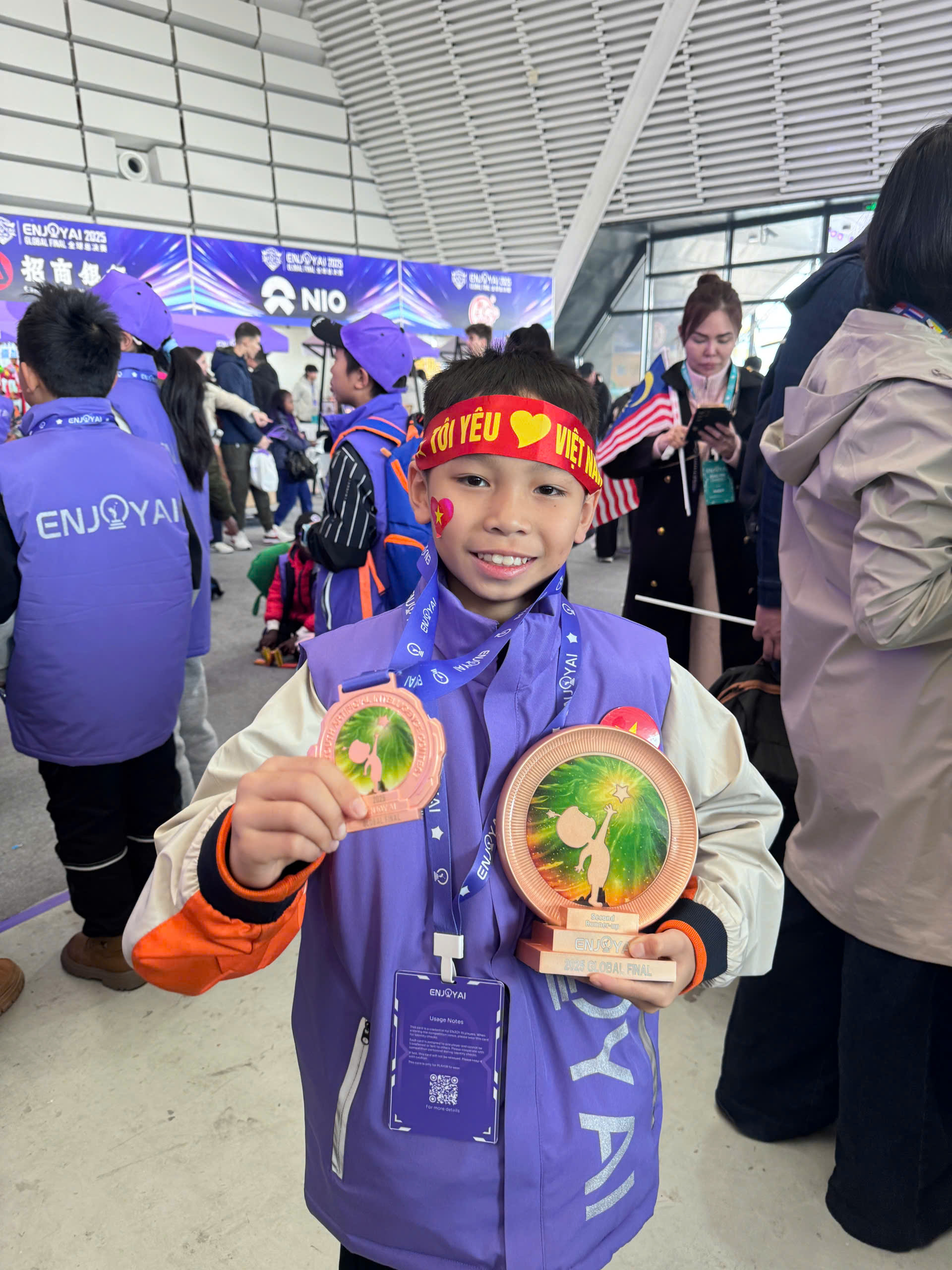 Học sinh FPT lần thứ hai liên tiếp giành giải Nhất thế giới tại cuộc thi Enjoy AI 2025 - FPT Education Ngô Gia Bảo (lớp 4A1) - Trường Tiểu học THCS và THPT FPT Bắc Giang đạt giải Ba nội dung Skyline Adventures bảng tiểu học tại cuộc thi Enjoy AI 2025