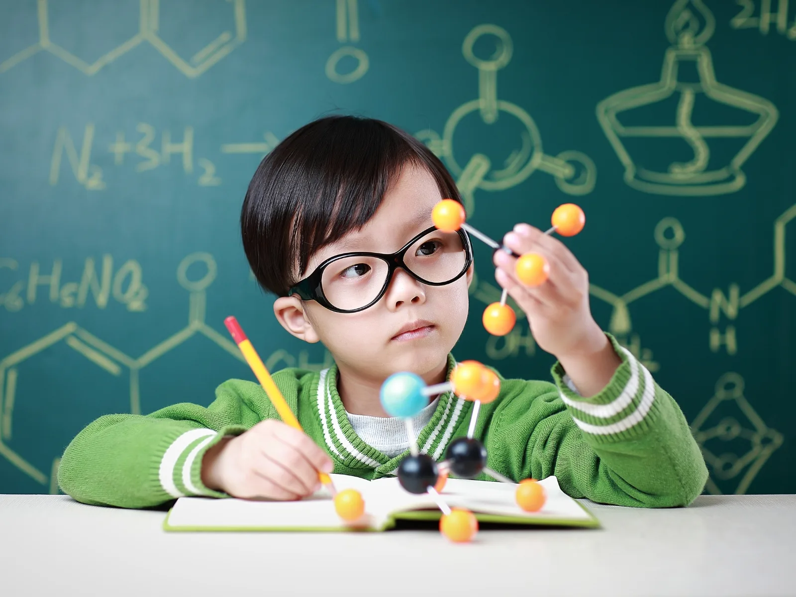 Cách dạy cho trẻ chậm tiếp thu giúp con lấy lại tự tin học tập | FPT Schools