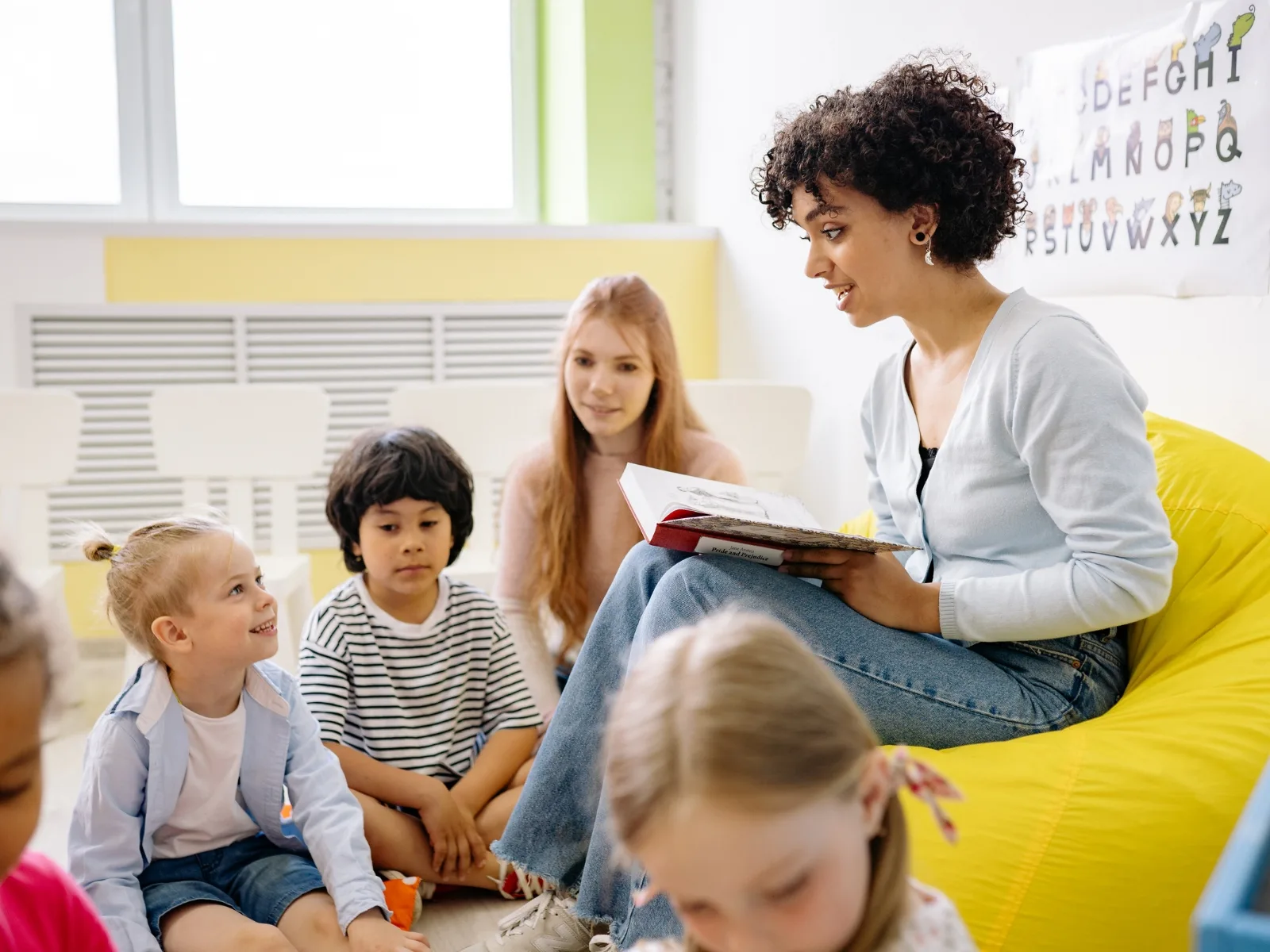 Cách dạy cho trẻ chậm tiếp thu giúp con lấy lại tự tin học tập - FPT Education Cách dạy cho trẻ chậm tiếp thu