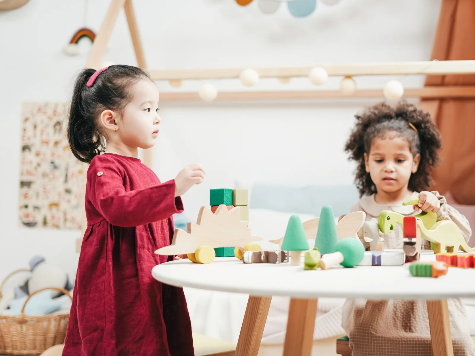 Cách dạy cho trẻ chậm tiếp thu giúp con lấy lại tự tin học tập - FPT Education Cách dạy cho trẻ chậm tiếp thu