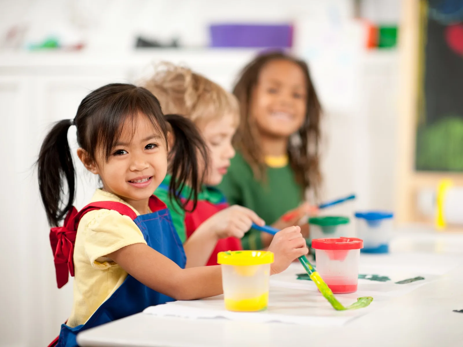 Cách dạy cho trẻ chậm tiếp thu giúp con lấy lại tự tin học tập - FPT Education Cách dạy cho trẻ chậm tiếp thu