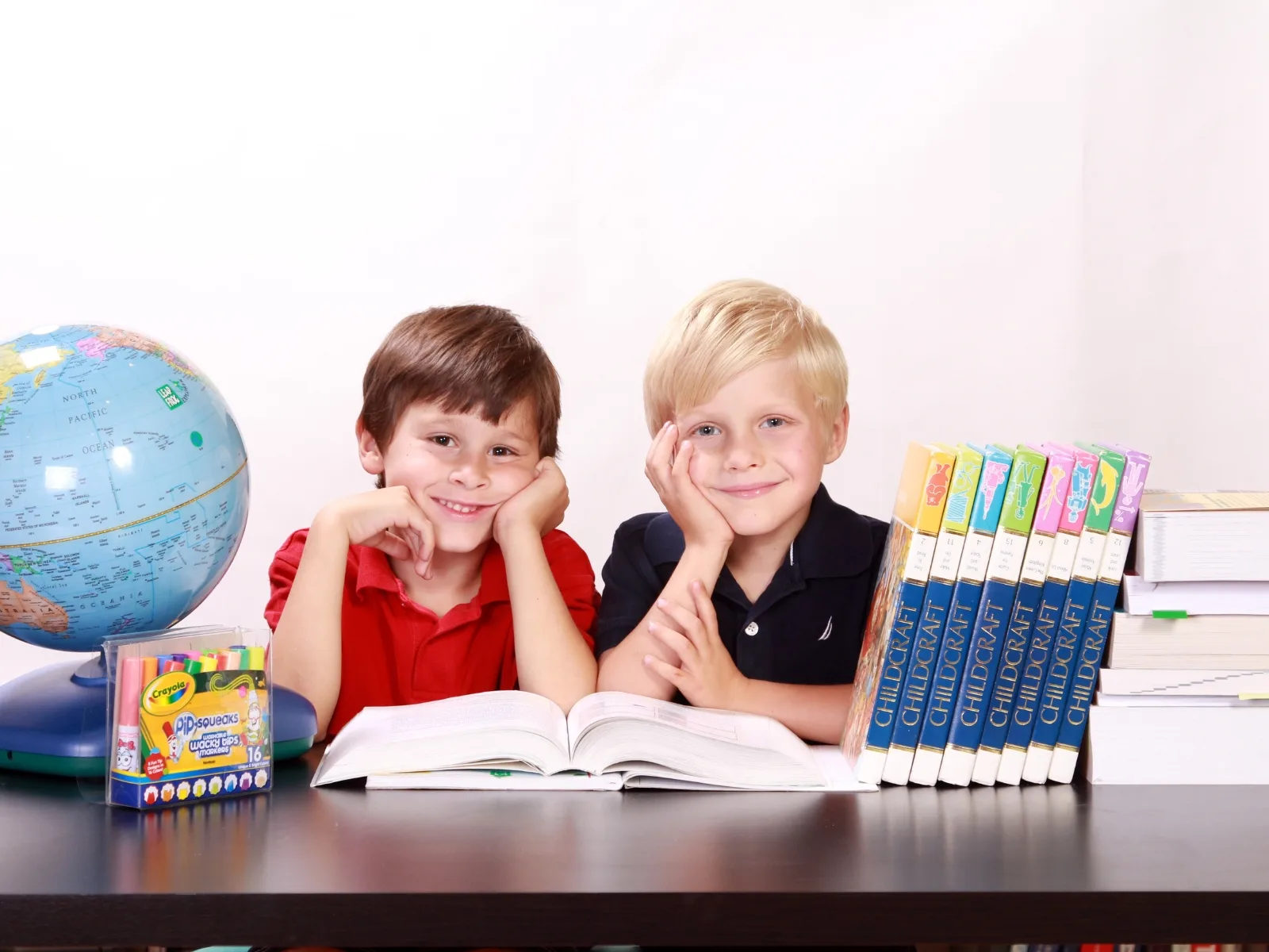 Cách dạy cho trẻ chậm tiếp thu giúp con lấy lại tự tin học tập - FPT Education Cách dạy cho trẻ chậm tiếp thu