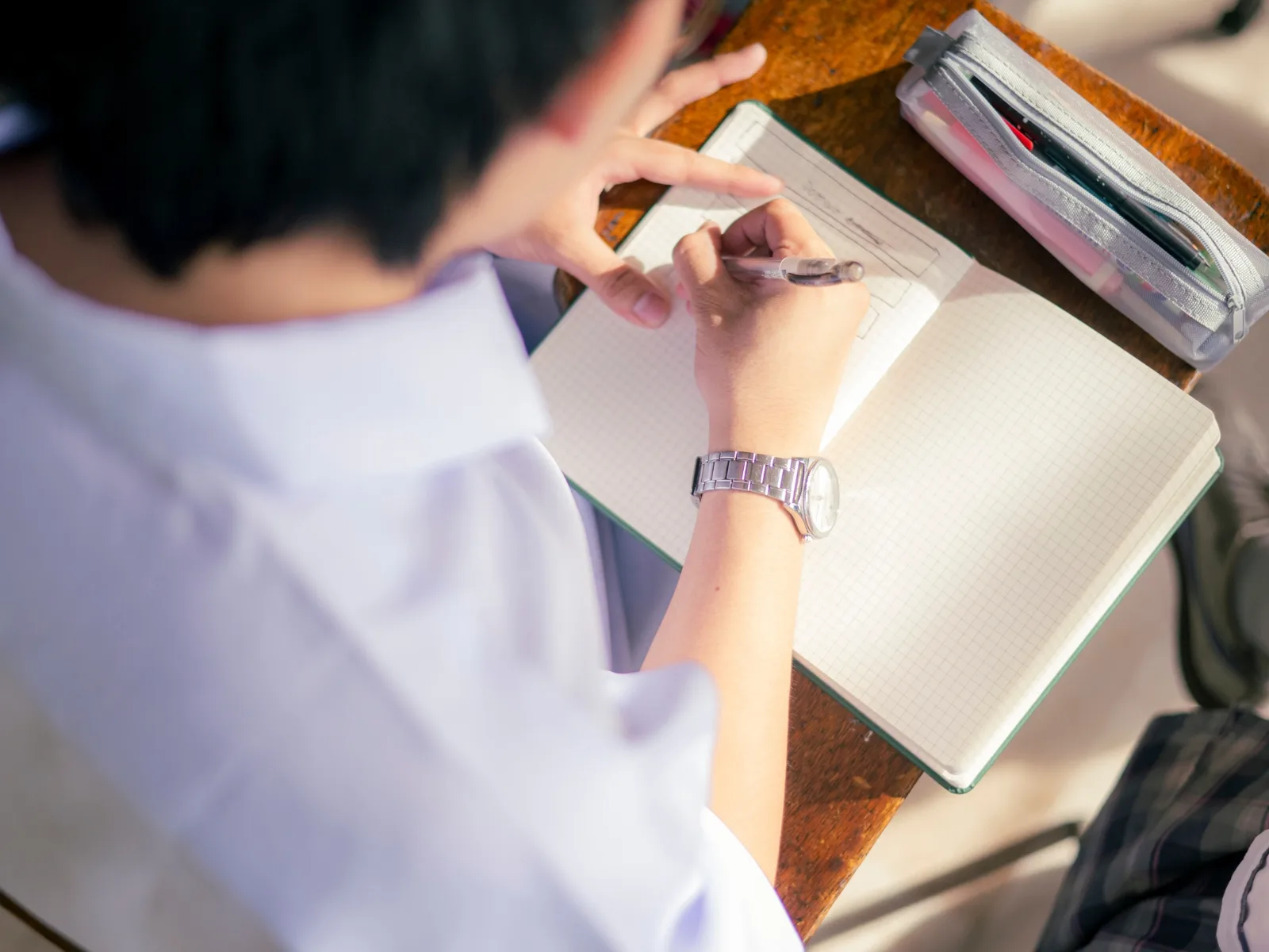 Cách dạy trẻ 12 tuổi bướng bỉnh để không làm tổn thương con - FPT Education Cách dạy trẻ 12 tuổi bướng bỉnh