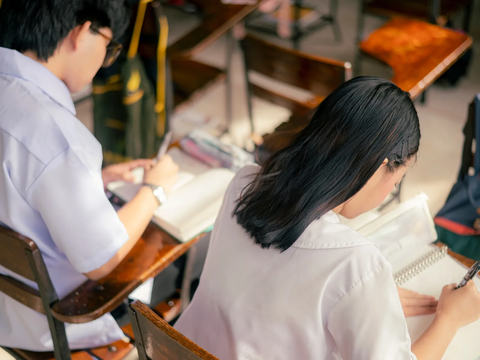Cách dạy trẻ 12 tuổi bướng bỉnh để không làm tổn thương con - FPT Education Cách dạy trẻ 12 tuổi bướng bỉnh