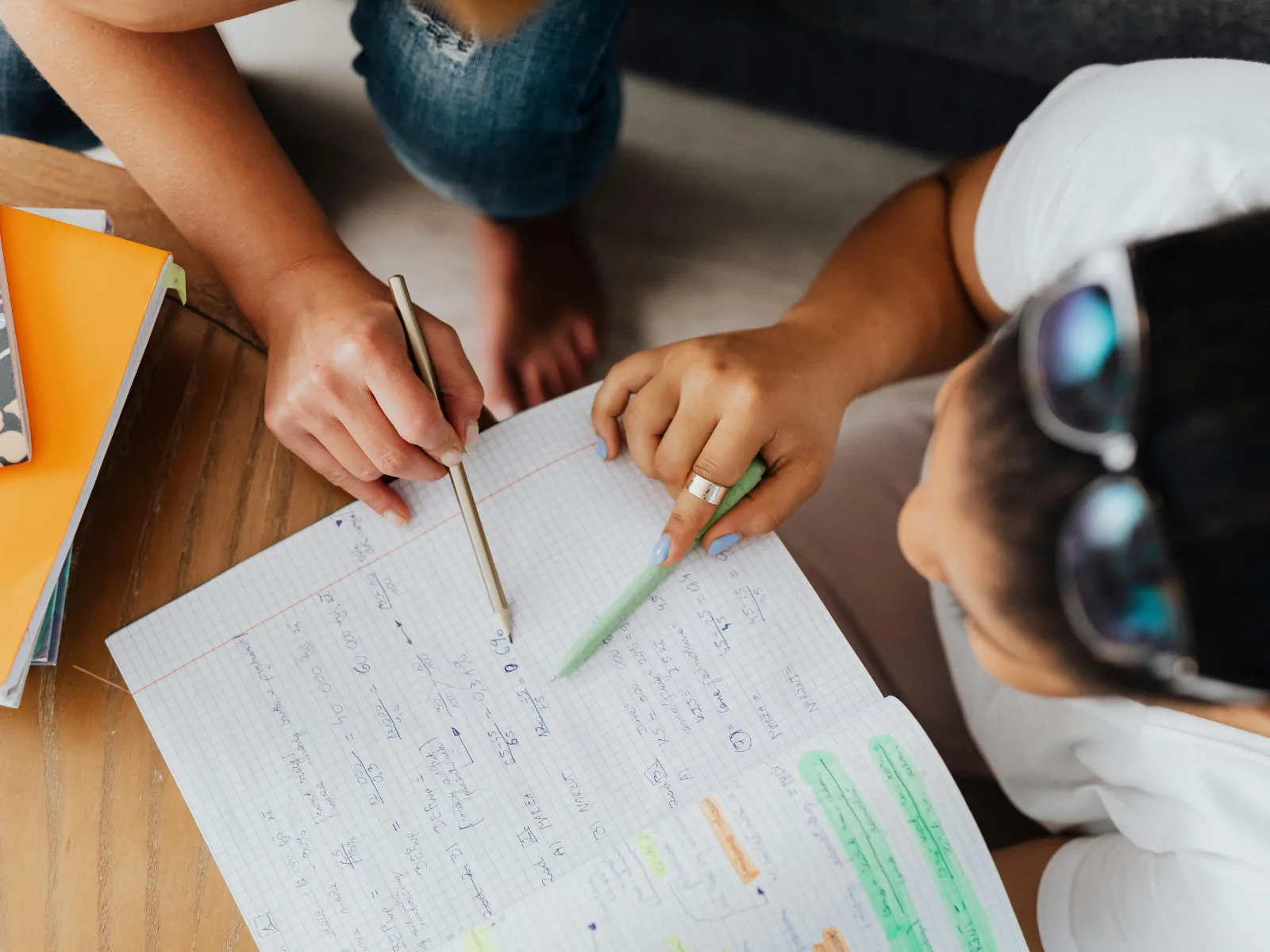 Cách dạy trẻ 12 tuổi bướng bỉnh để không làm tổn thương con - FPT Education Cách dạy trẻ 12 tuổi bướng bỉnh