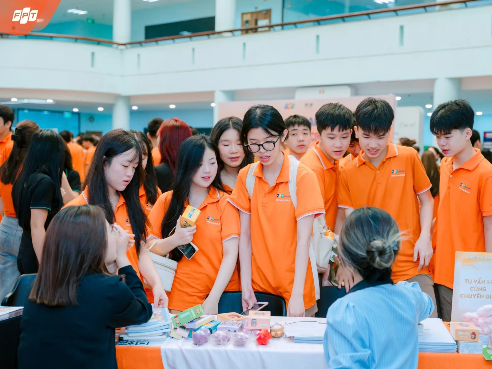 Cách giới hạn thời gian dùng điện thoại cho trẻ đơn giản, hiệu quả nhất - FPT Education Những sai lầm khiến phụ huynh thất bại