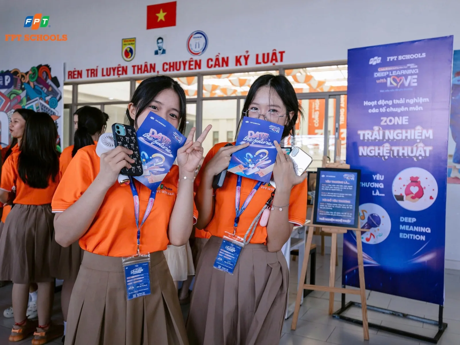 Sử dụng sơ đồ, bản đồ và hình ảnh minh họa