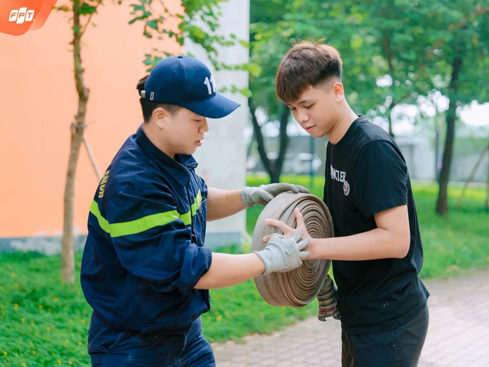 Cách rèn luyện thể lực cho trẻ giúp phát triển toàn diện và khỏe mạnh - FPT Education Khuyến khích trẻ tham gia các hoạt động ngoài trời